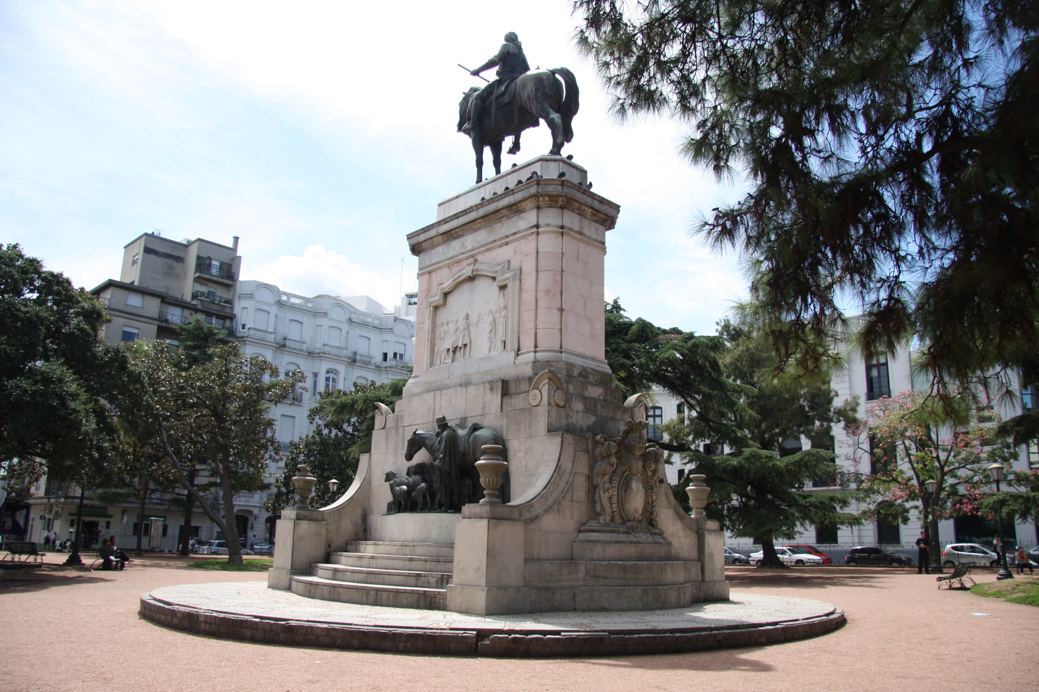 UY - Montevideo - Zabala Square.jpg