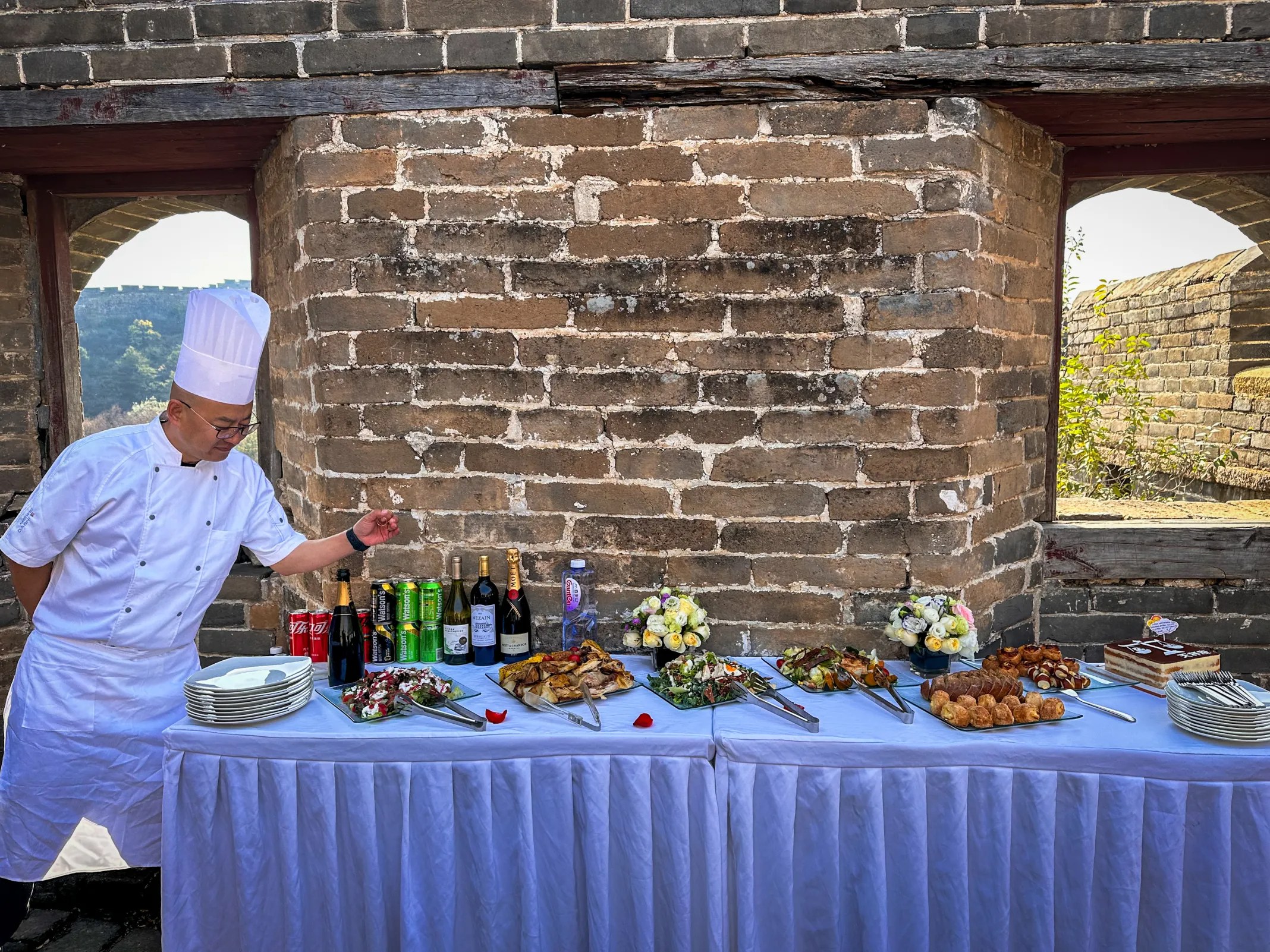 CN- Great Wall Jinshanling Picknick beleven.jpg