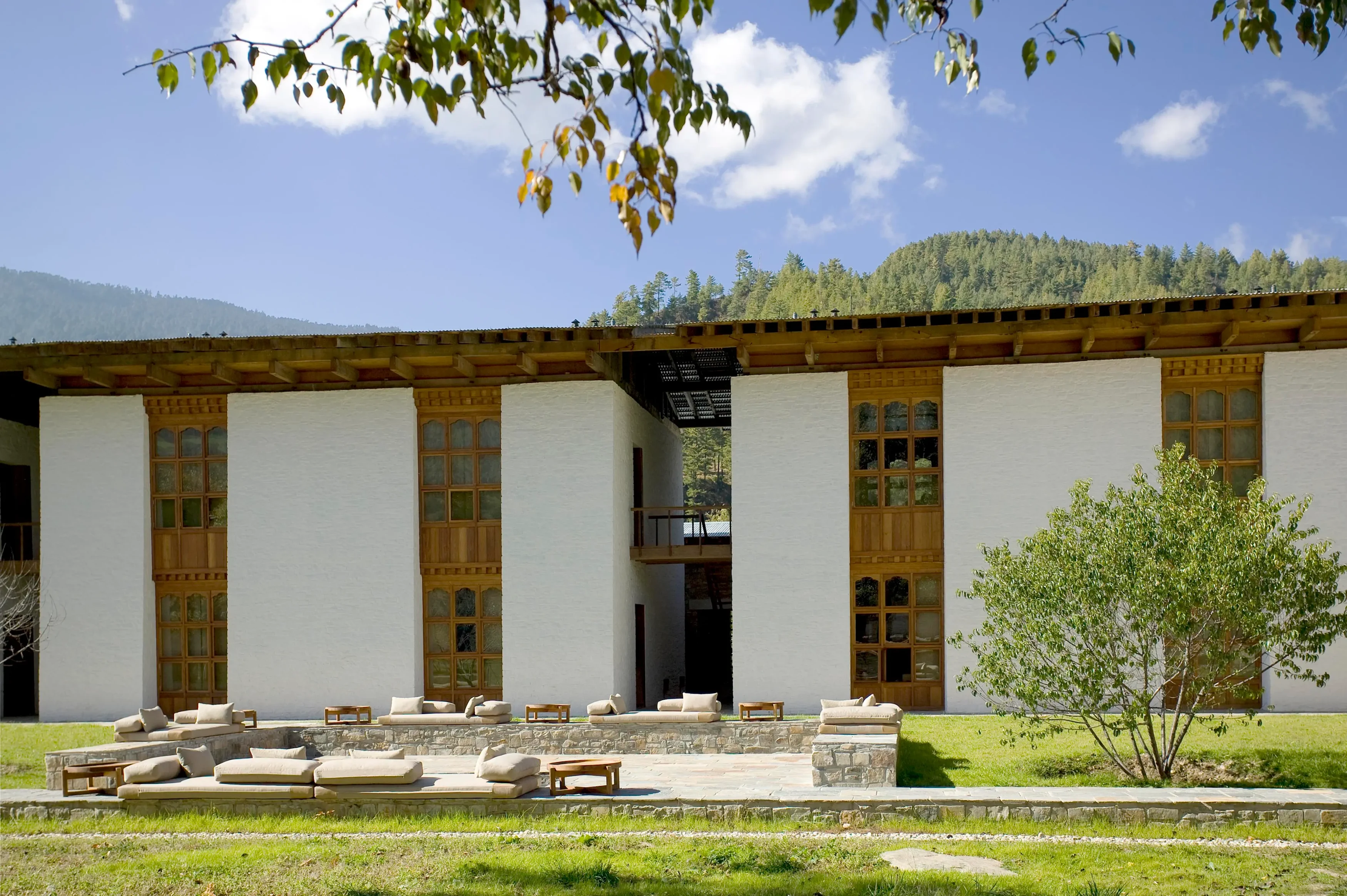 BT - Amankora Bumthang - Courtyard Bonfire Day.webp