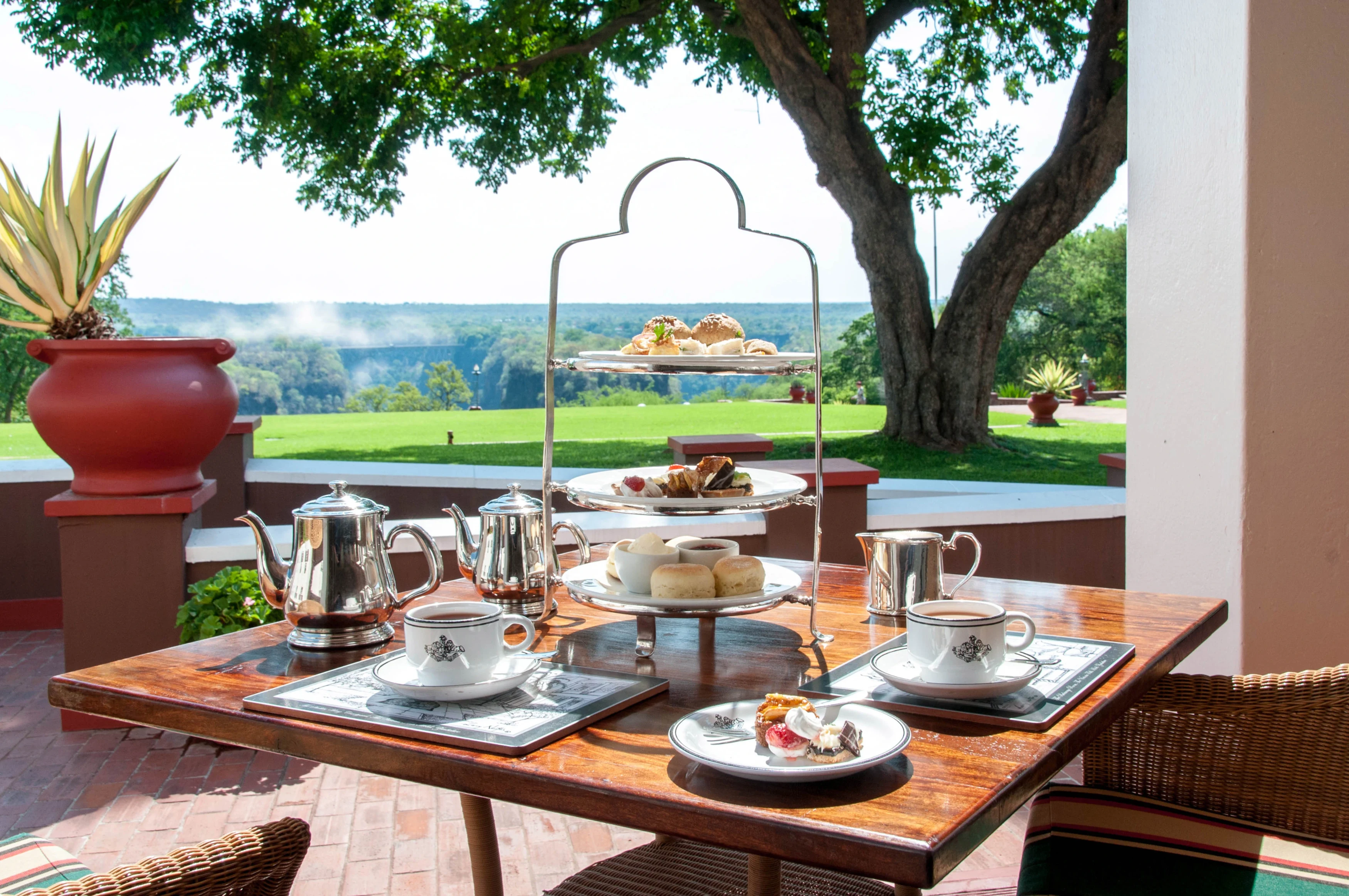 ZW-accommodatie-The-Victoria-Falls-Hotel-eten-en-drinken-1.webp