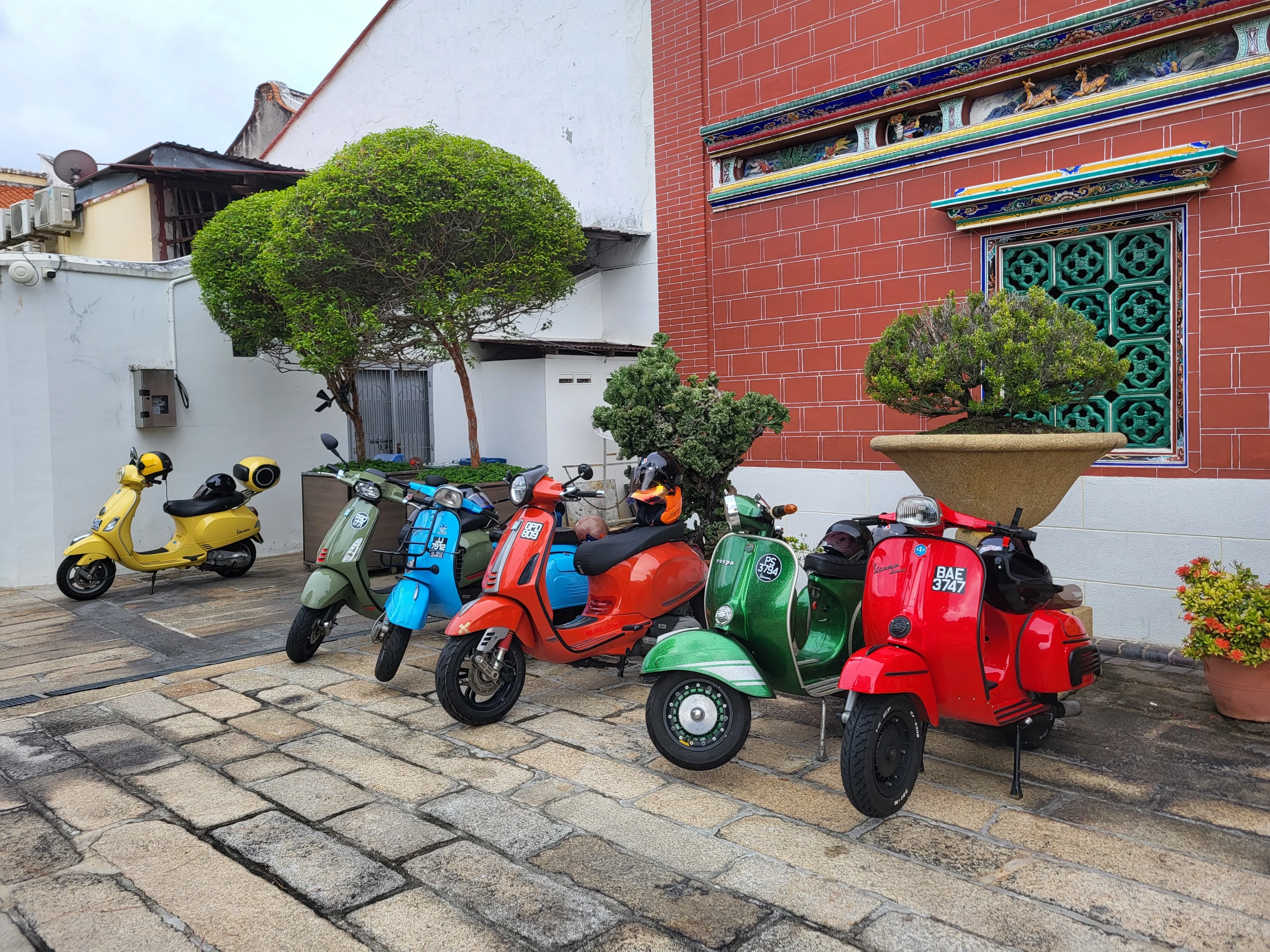 SI - E&O - Vespa art tour.webp