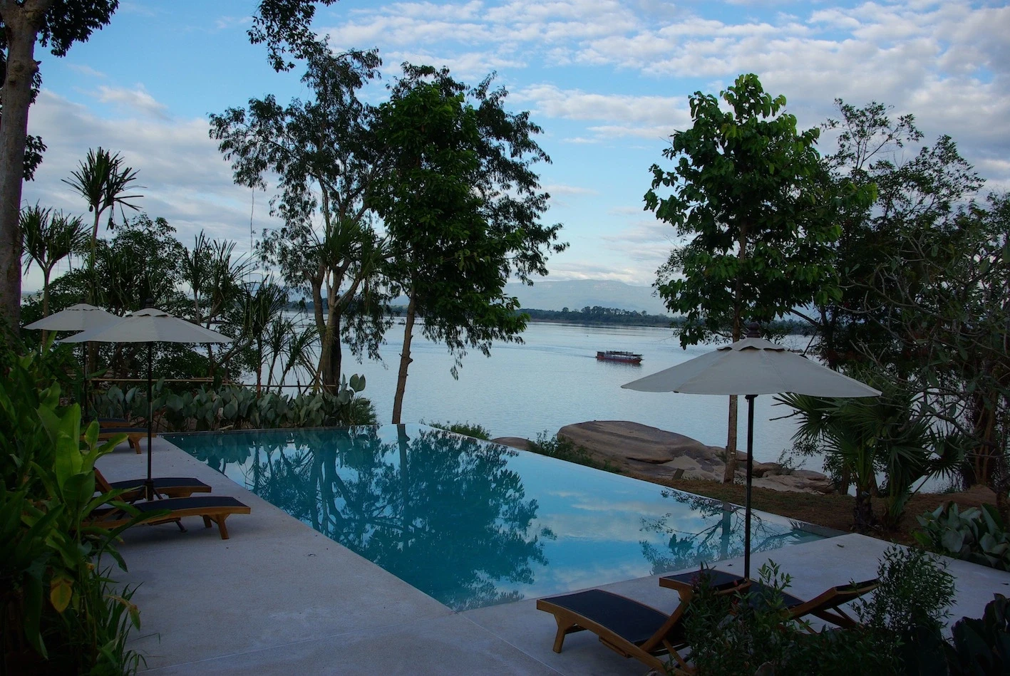 LA - The River Resort - Pool and view at dawn.webp