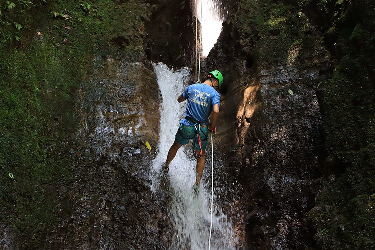 CR-excursie Canyoning La Fortuna.jpg