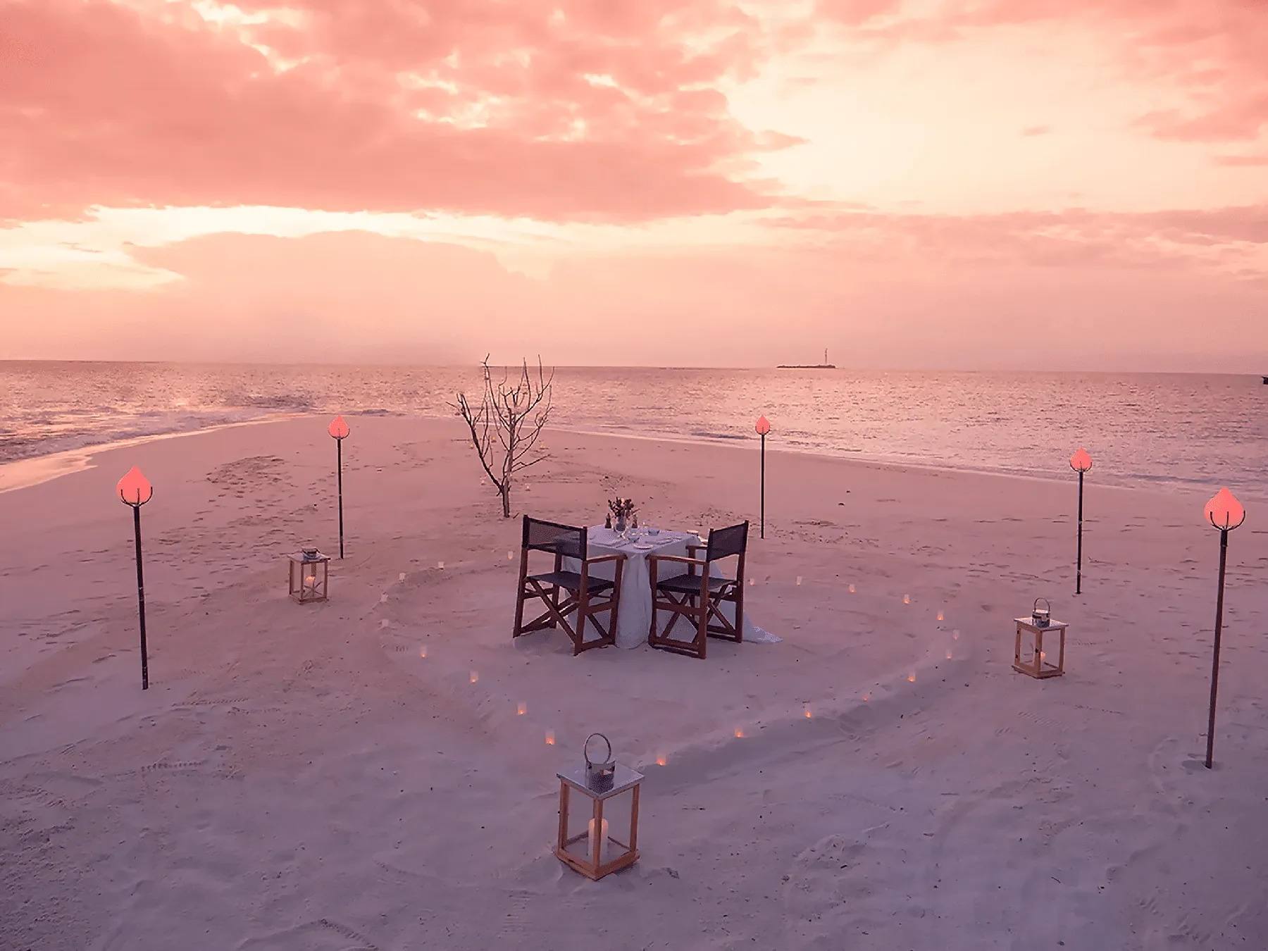 MV - Huvafen Fushi - Sandbank dinner .webp