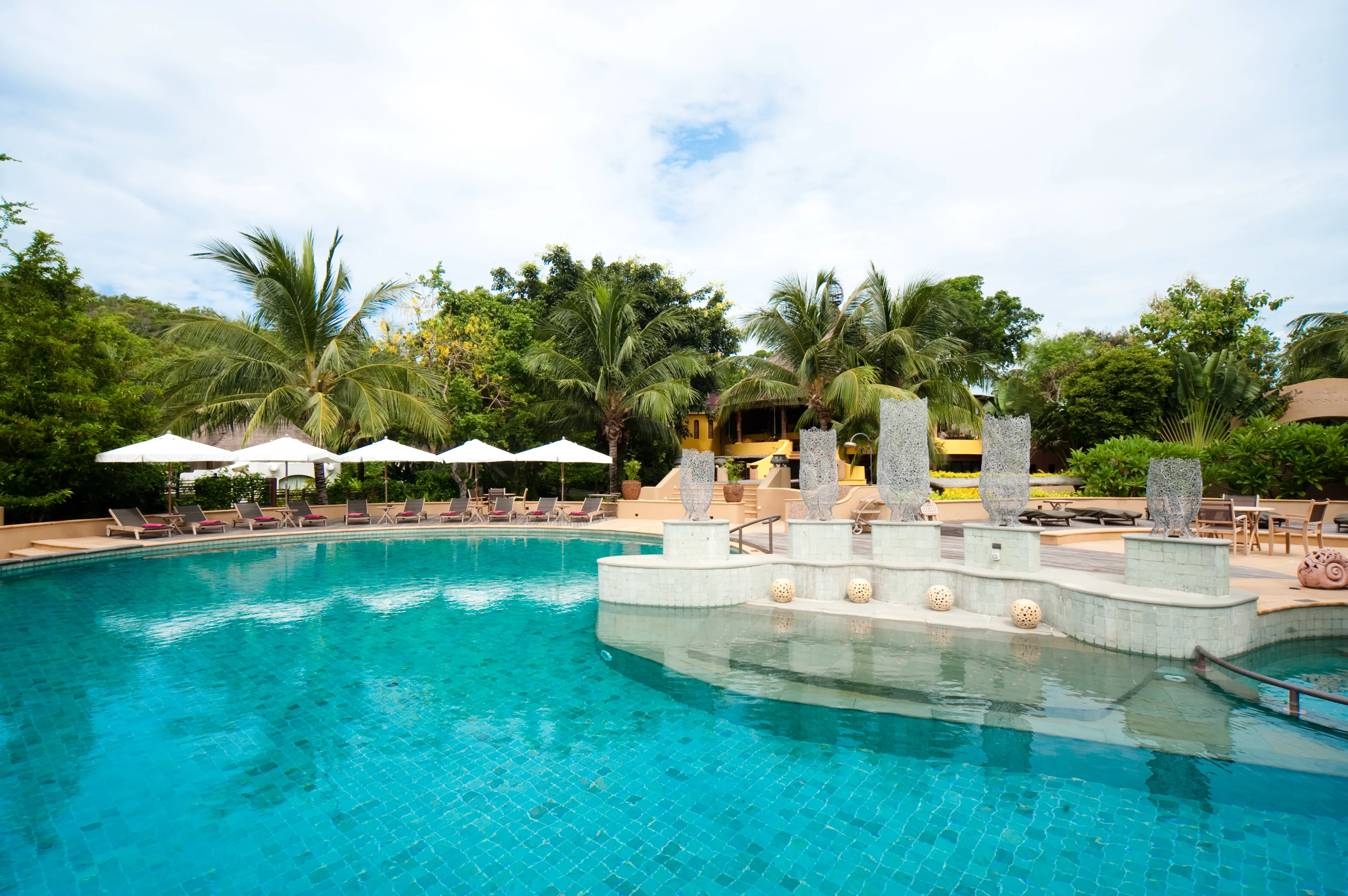 TH - Paradee Resort Koh Samet - Pool 2.webp