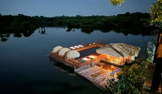 BR-Juma-Lodge-Buiten-Avond (1).webp
