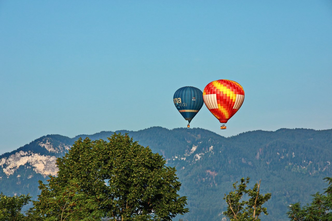 Sl - Excursies - Hot Air Ballooning - two balloons.jpg