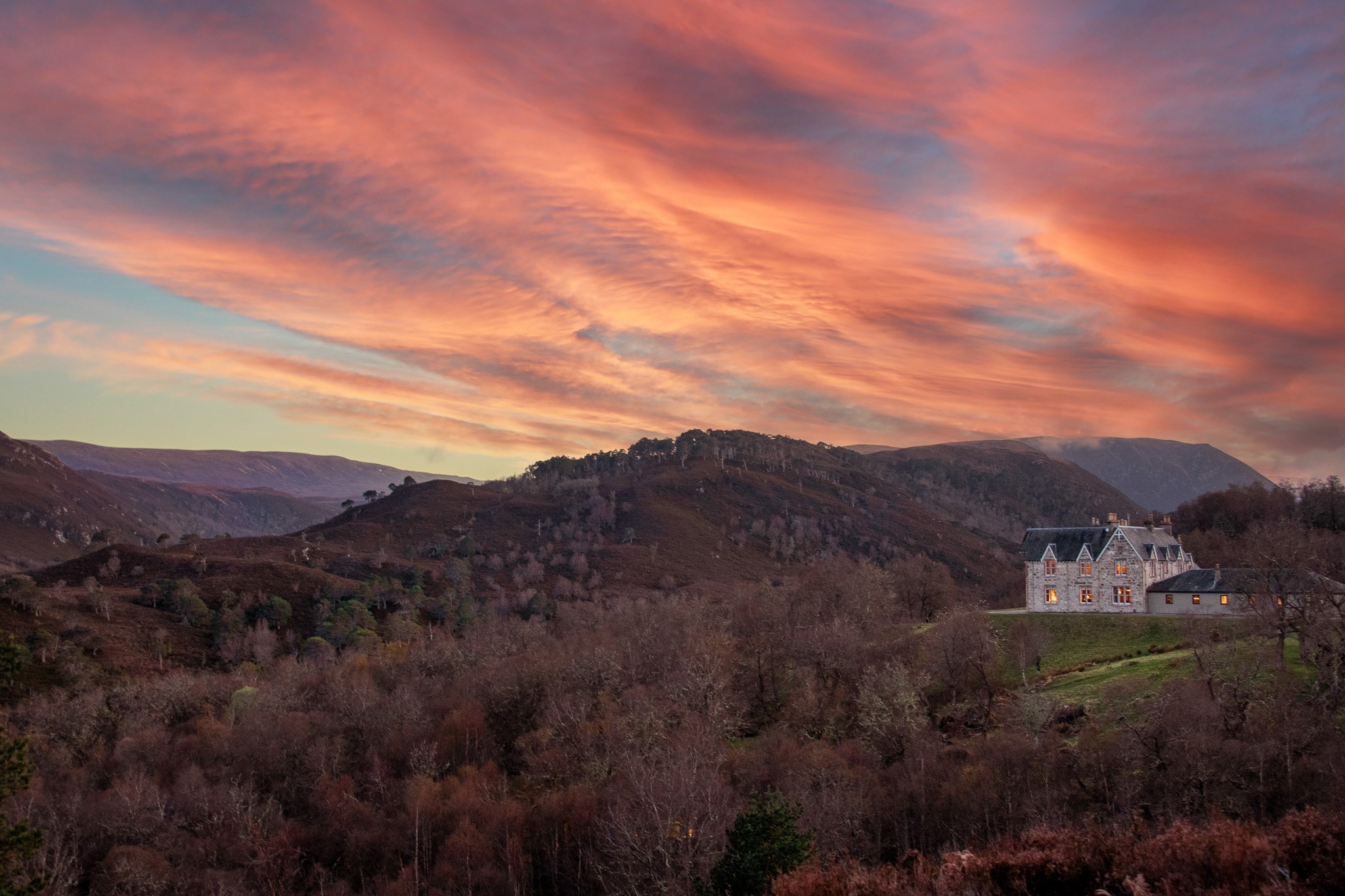 GB - accommodatie - Alladale Wilderness Reserve Alladale Lodge sunset.jpg