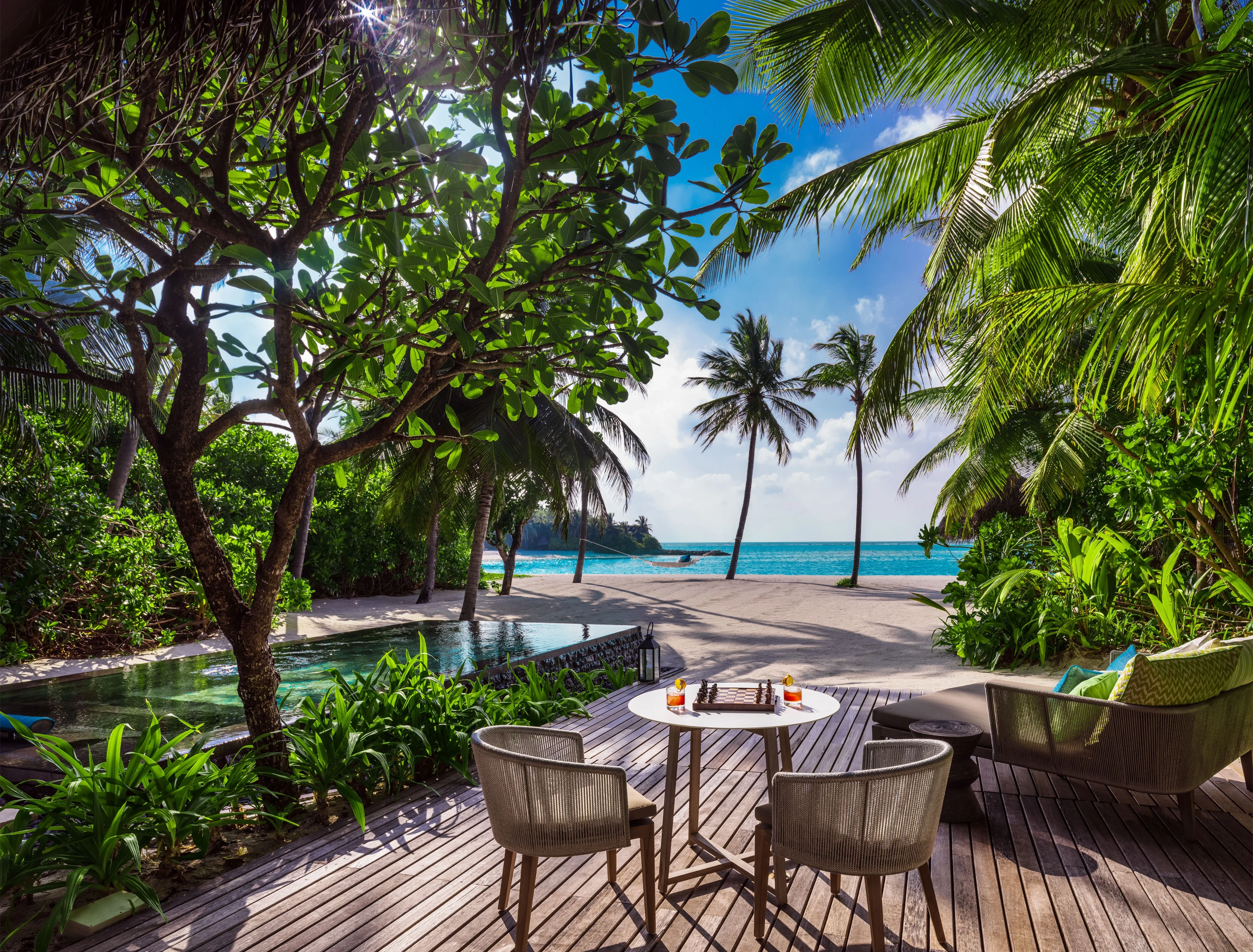 MV - One & Only Reethi Rah - Deck-6.webp
