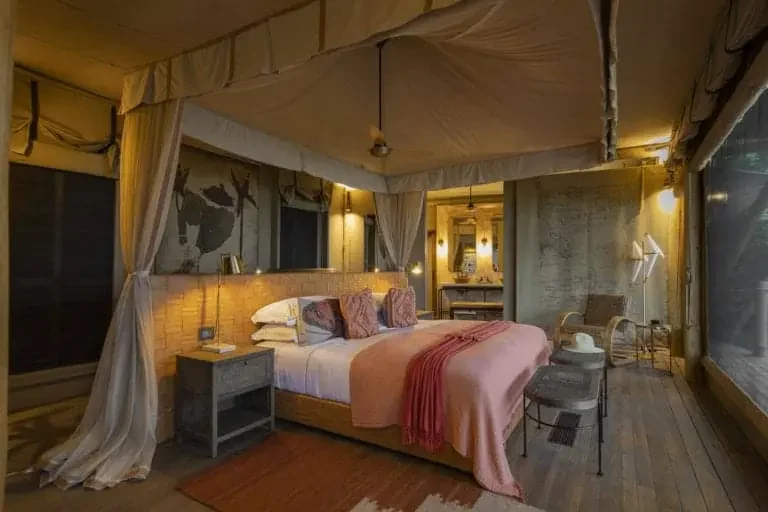 BW-Accommodatie-LittleDumaTauCamp-Room.webp