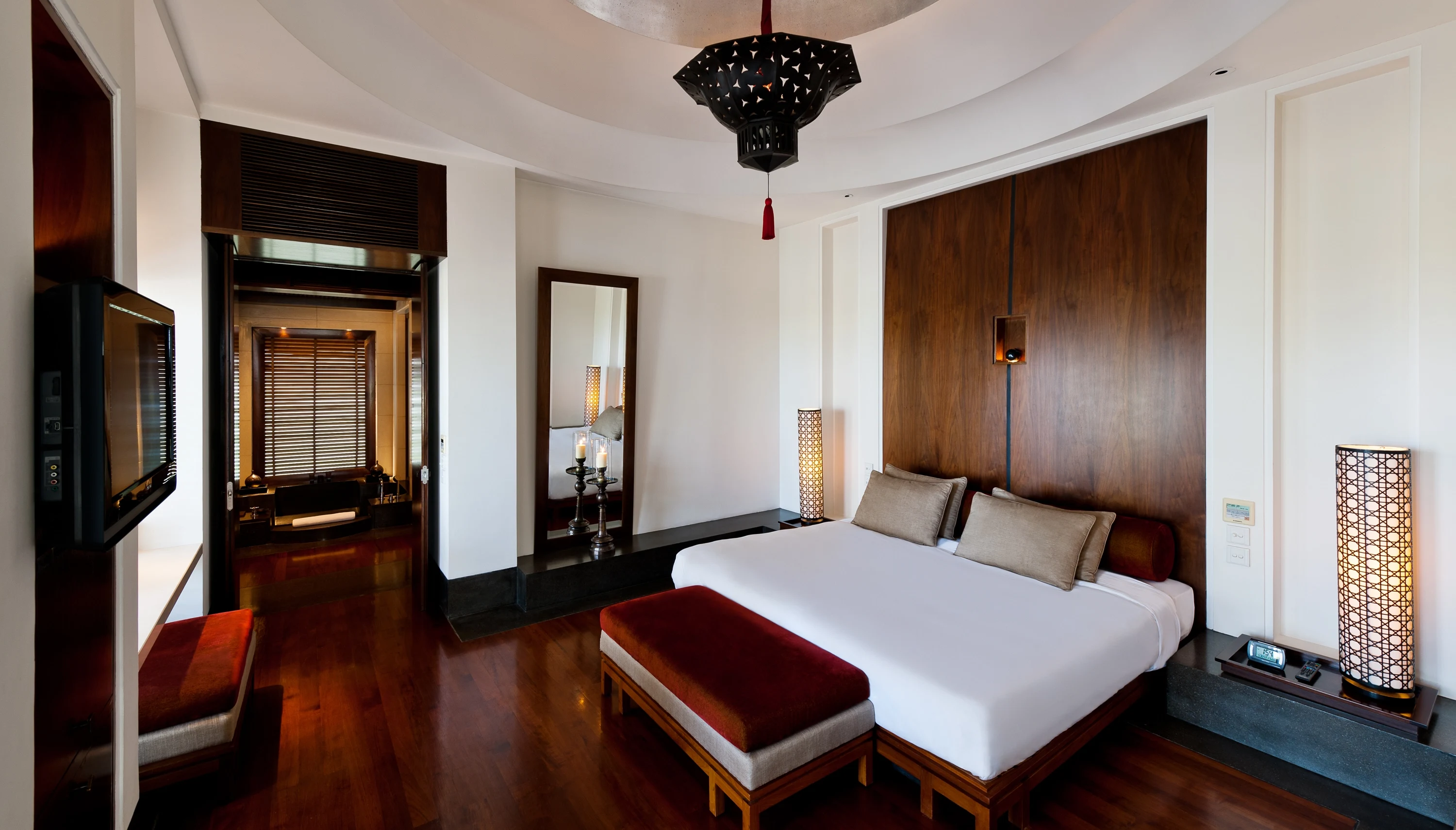 OM - The Chedi Muscat - Suite Bedroom.webp