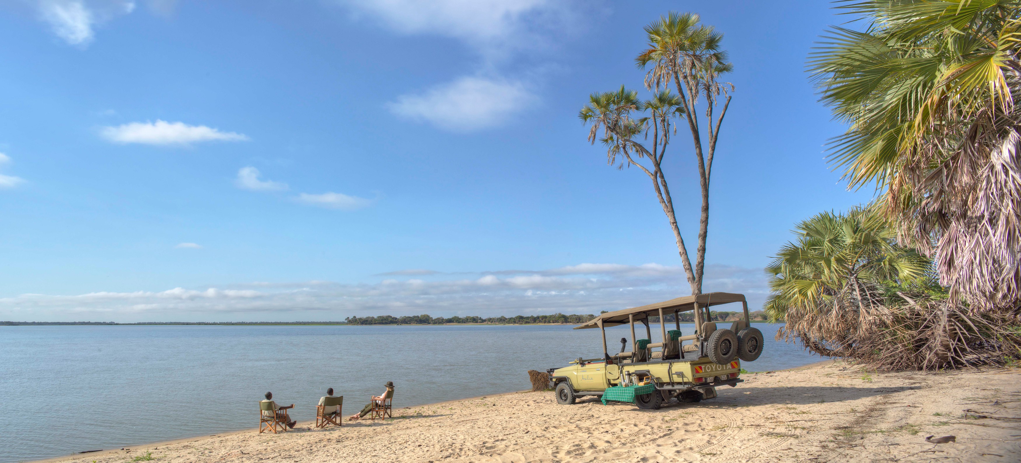 TZ-Roho ya Selous-morning stop.jpg