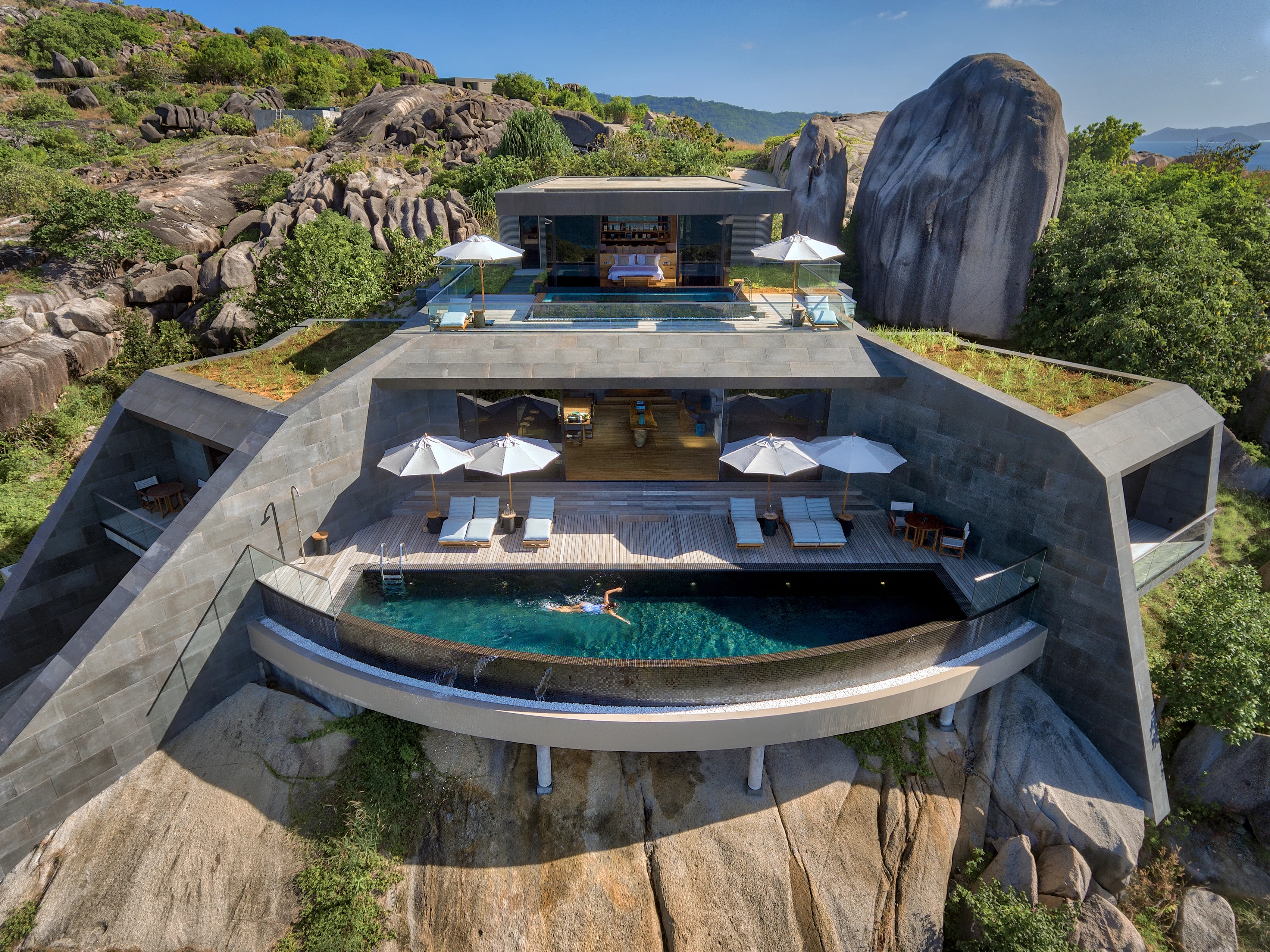 SC-accommodatie-Six-Senses-Zil-Pasyon-Four-Bedroom-Residence-Exterior-Pool.webp