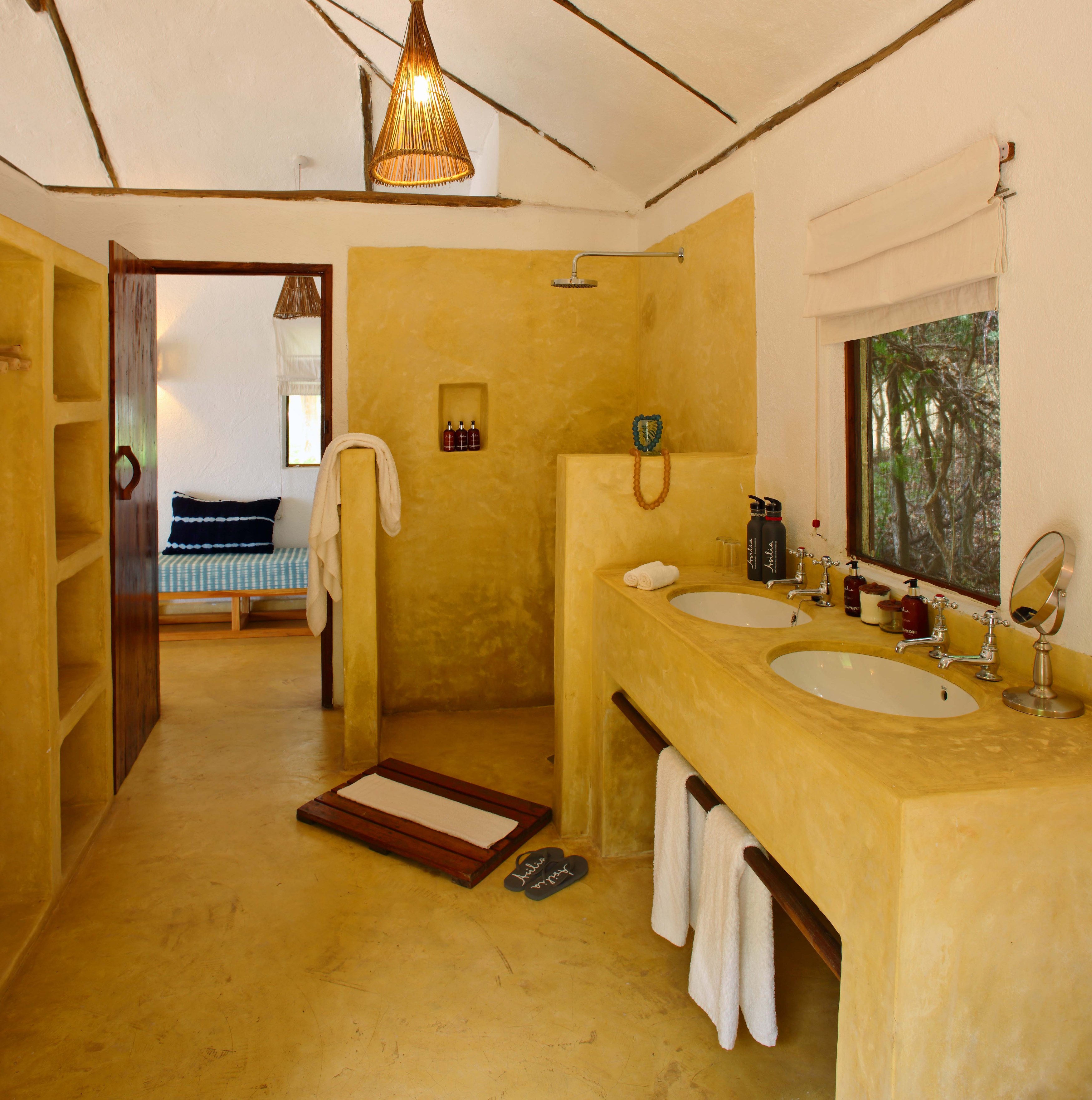 TZ-Rubondo Island-Ensuite bathroom.jpg