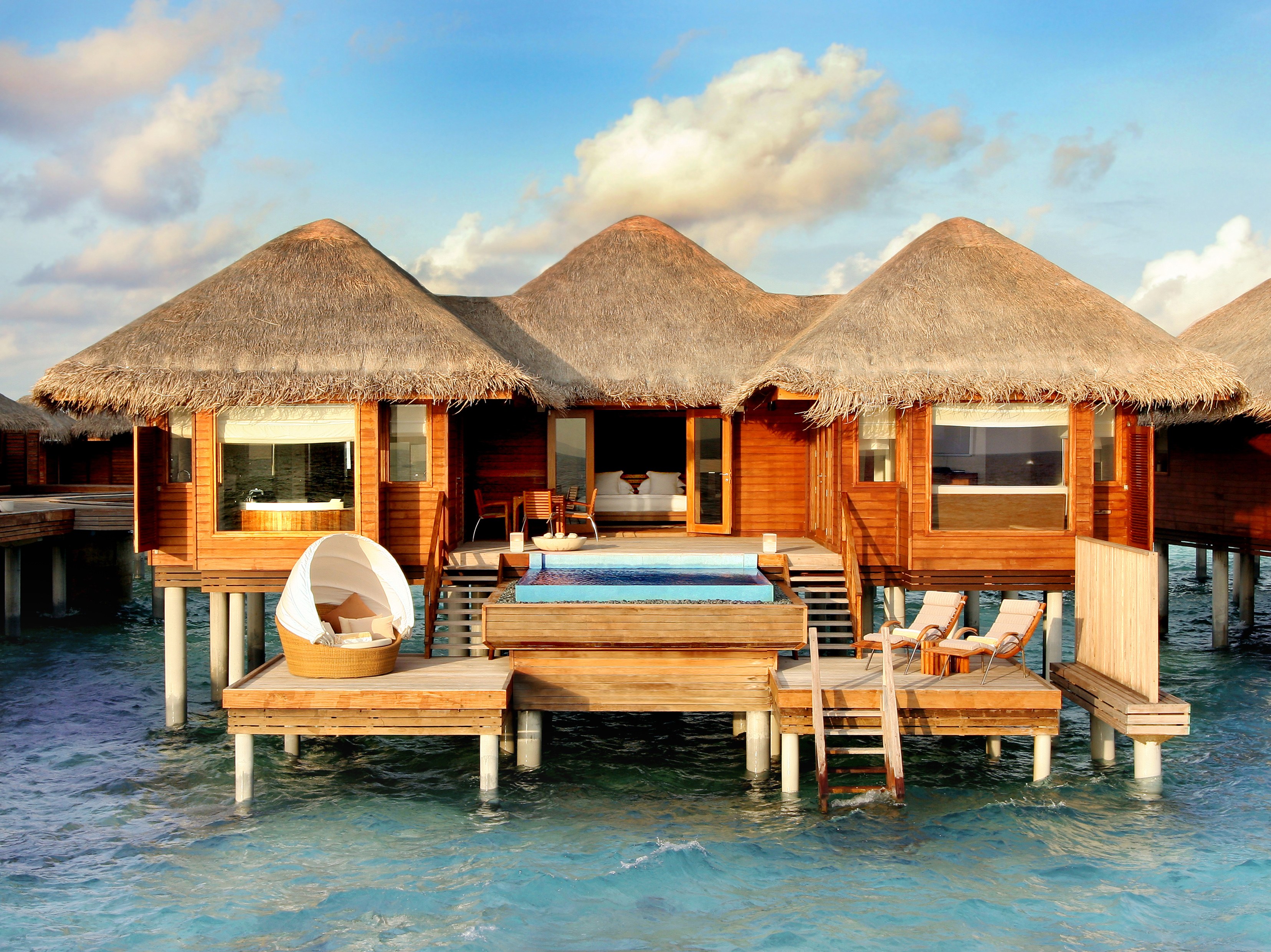 MV - Huvafen Fushi - Ocean bungalow with pool.jpg