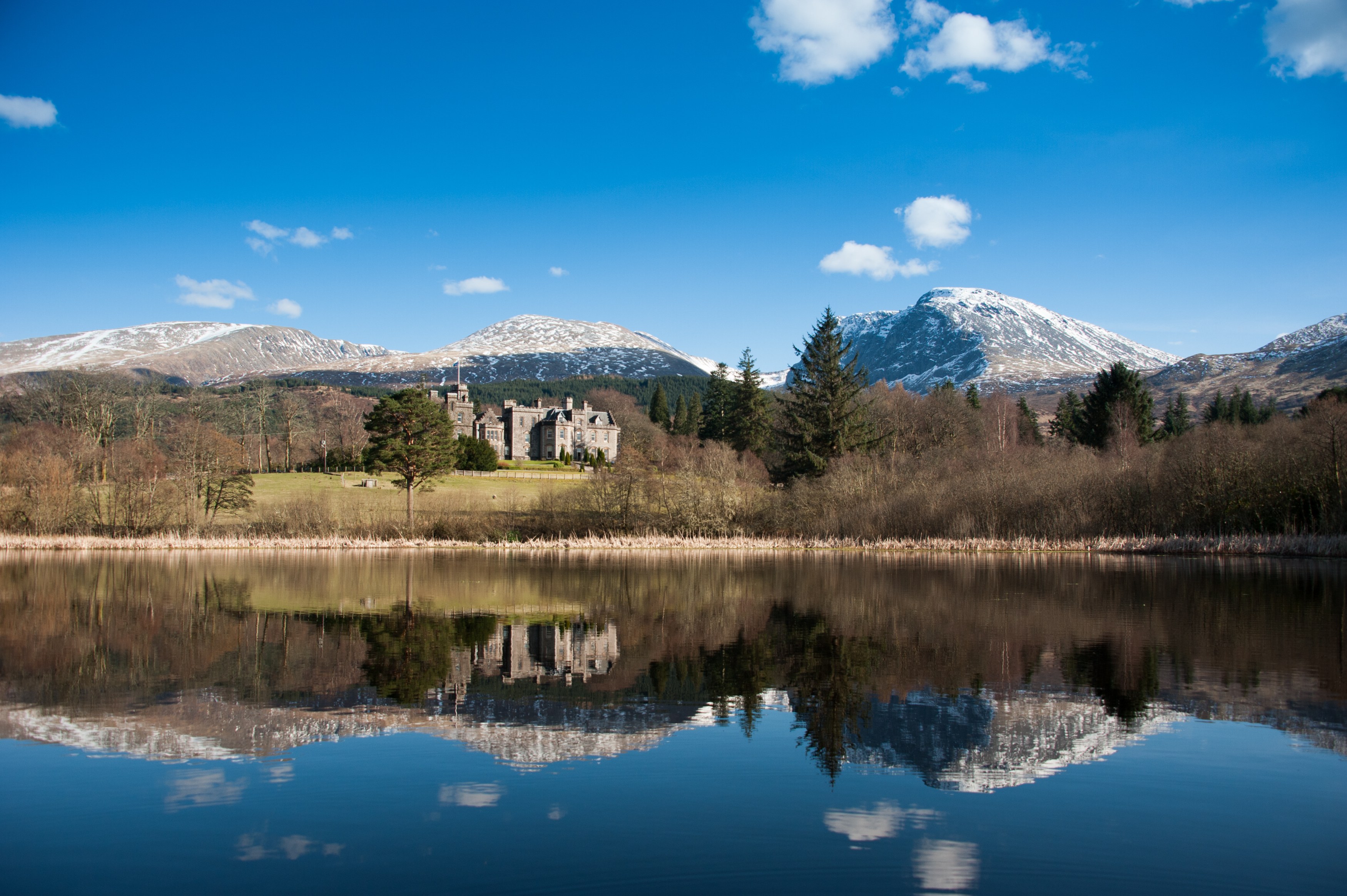 GB accommodatie Inverlochy Castle lake view.jpg