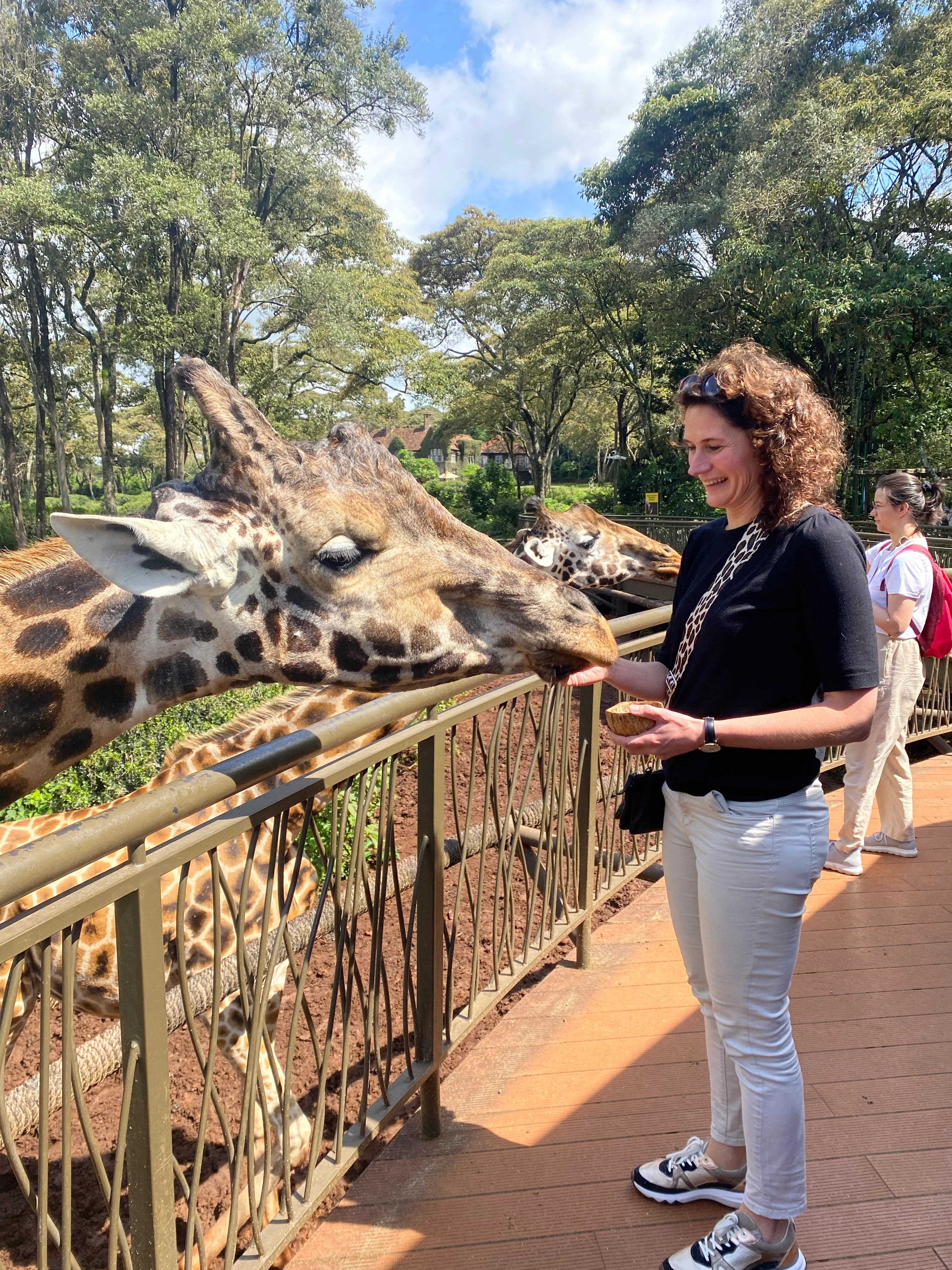 KE-Nairobi-Seraphine bij het Giraffe Center.webp