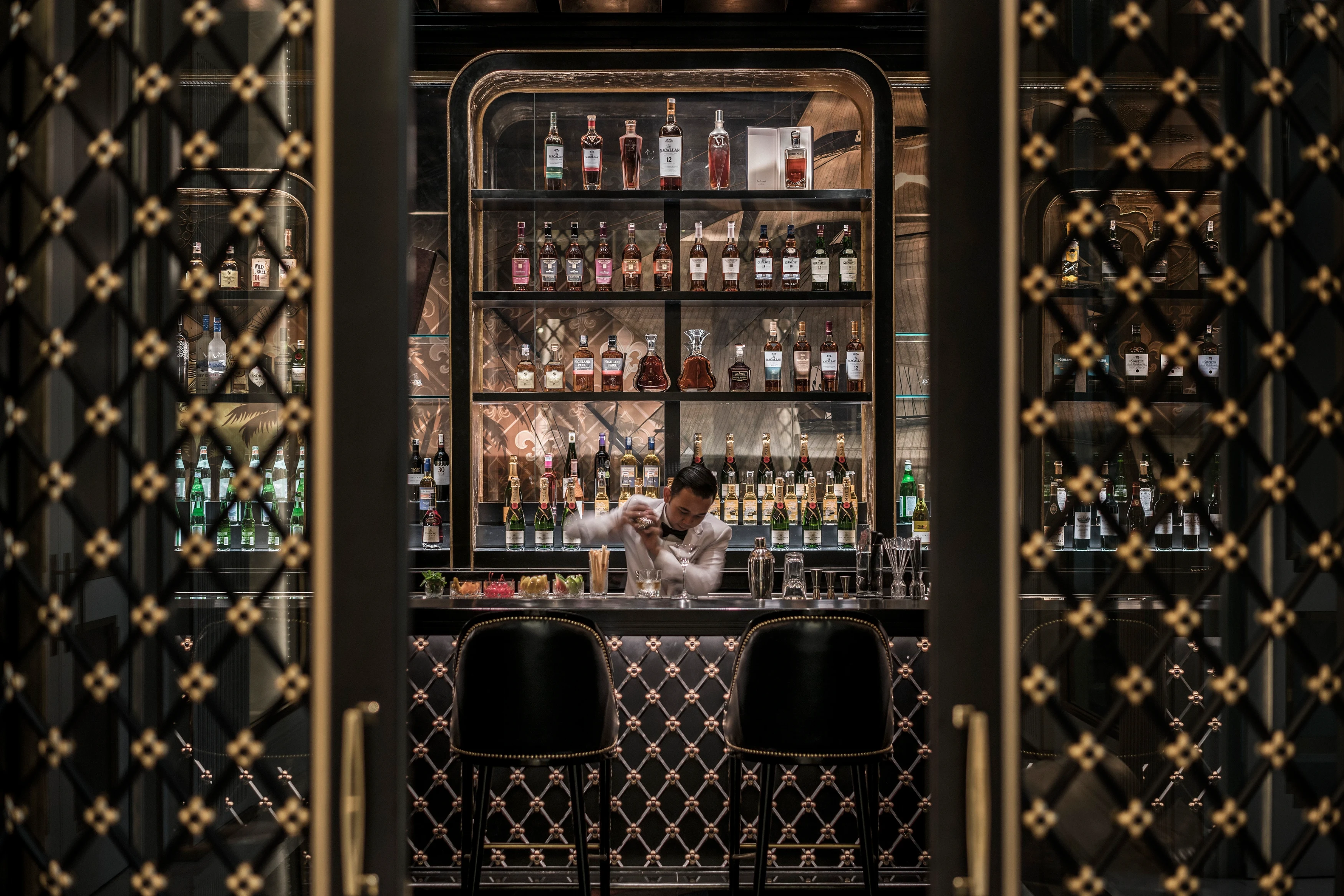 ID-Accommodatie-Four-Seasons-Jakarta-Nautilus-bar2.webp