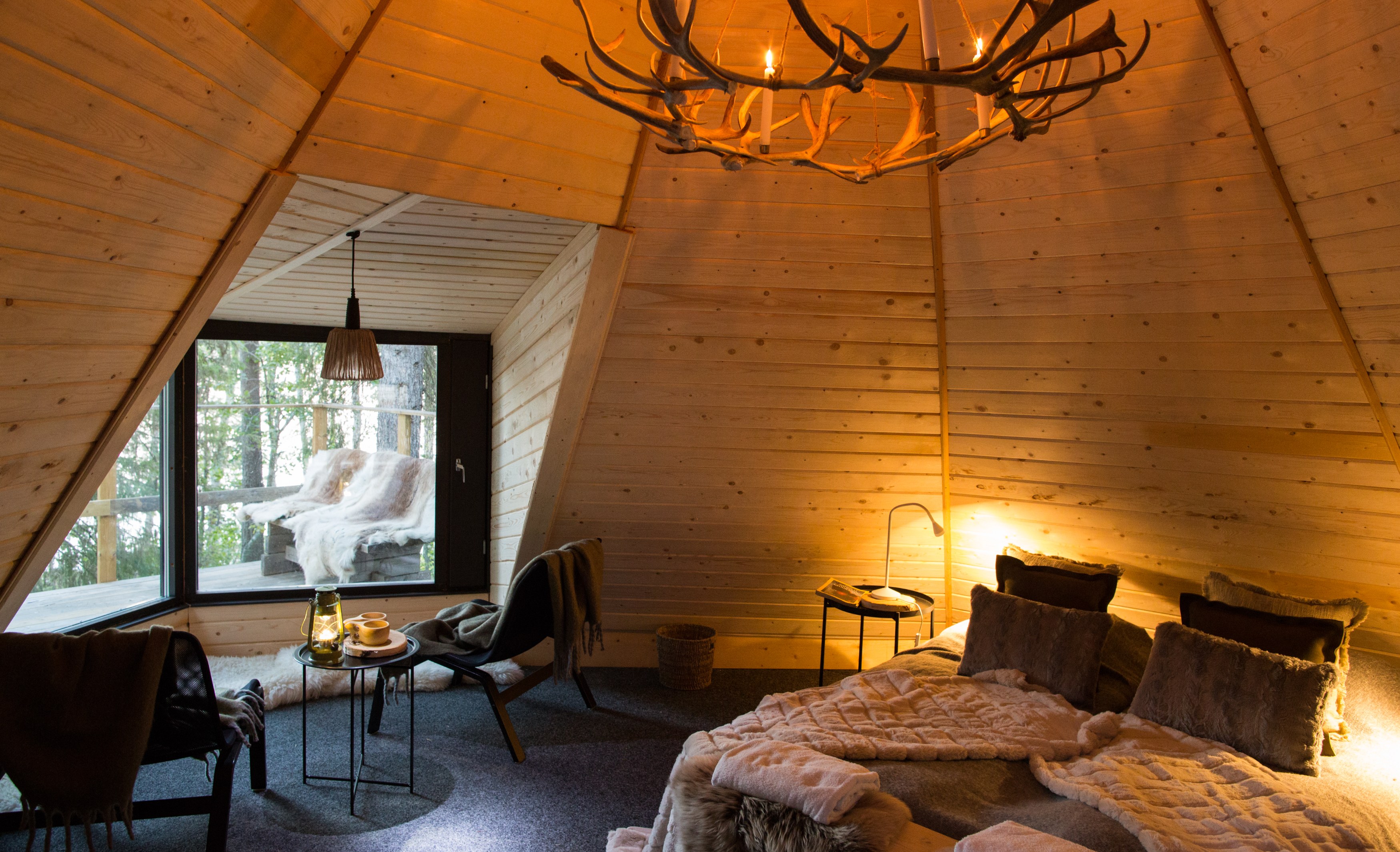 SE-Aurora Safari Camp - Lavvu - interior.jpg