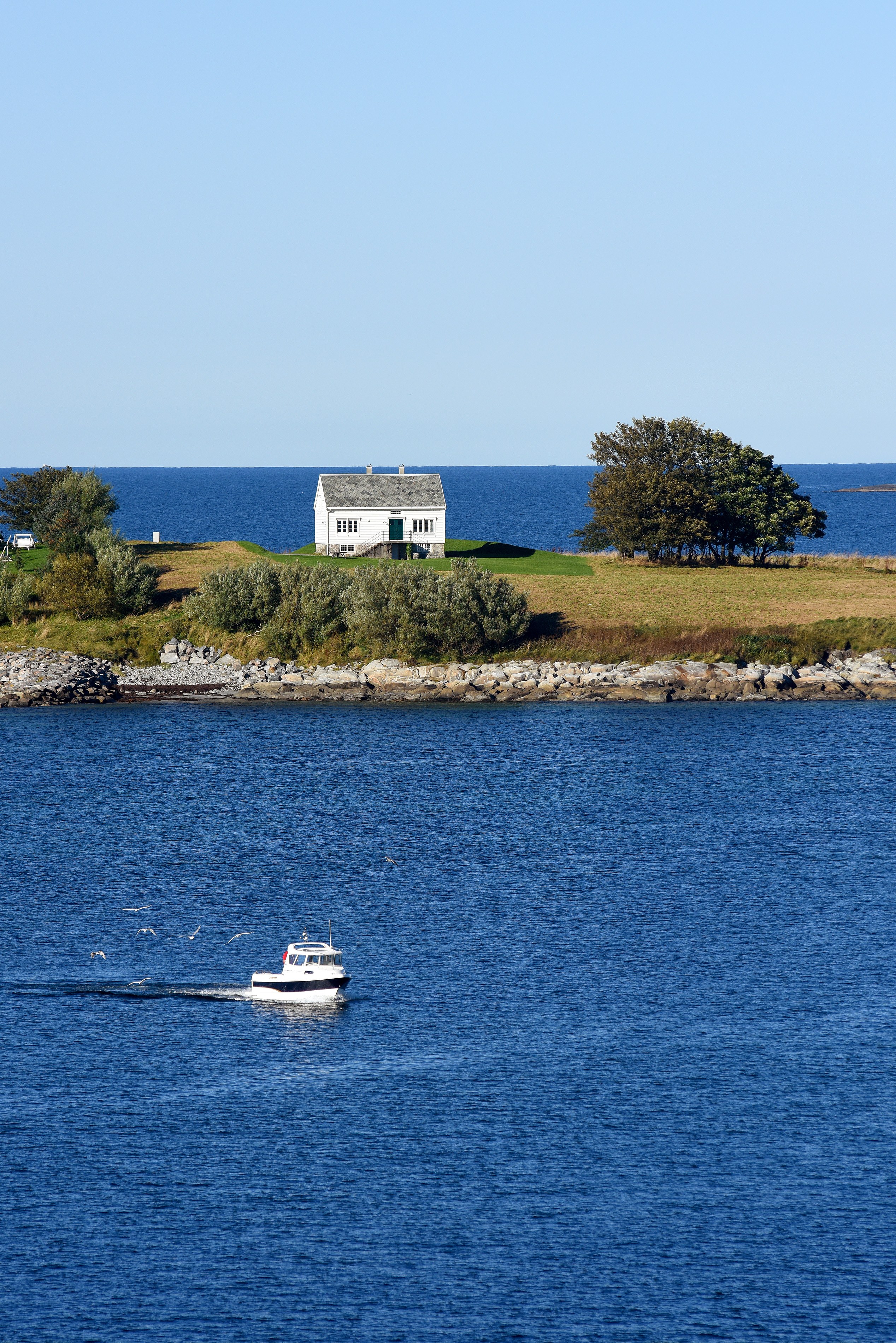 NO - Owners Cabin - Sea Boat.jpg