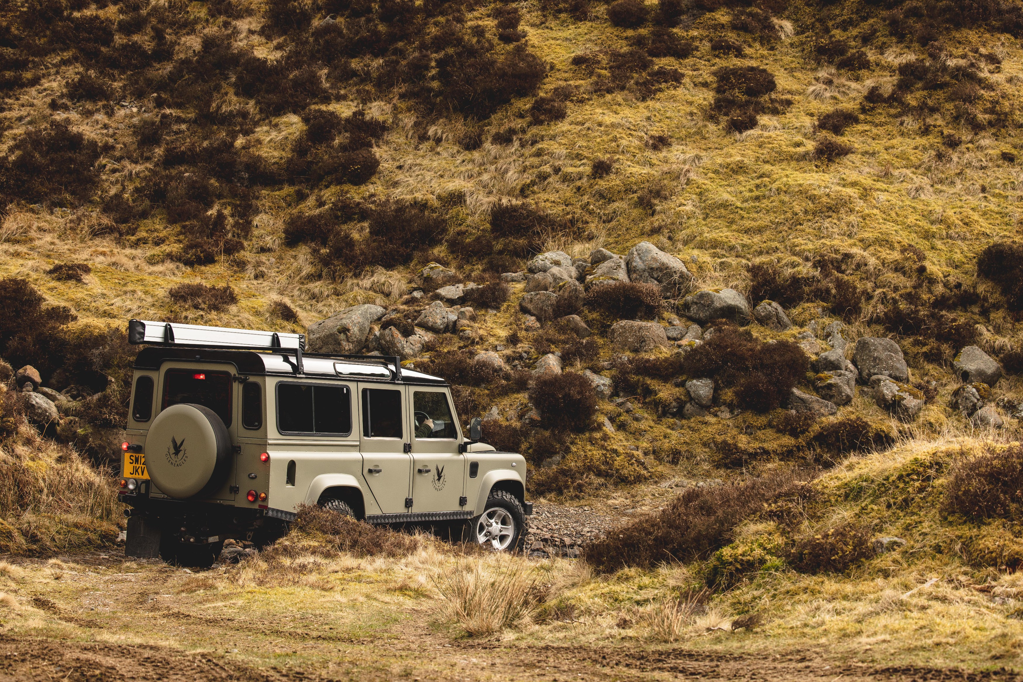 GB - accommodatie The Gleneagles Defender in the hills.jpg