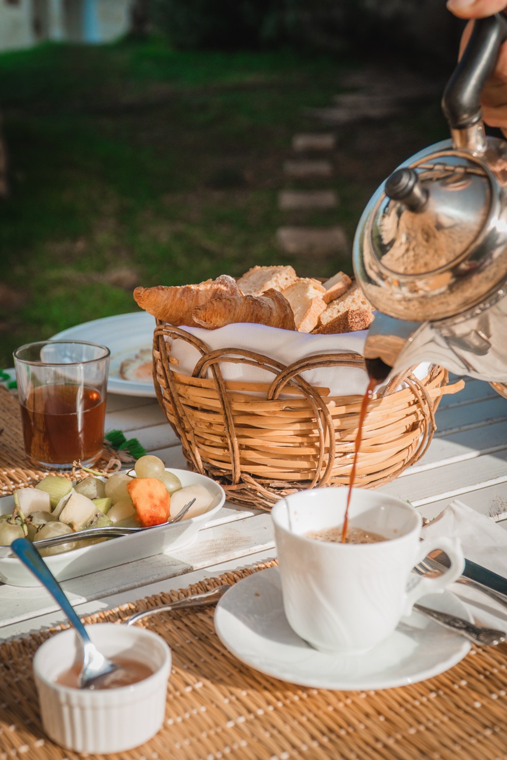 IT - Accommodatie - Baglio Occhipinti - Breakfast basket with coffee.jpg