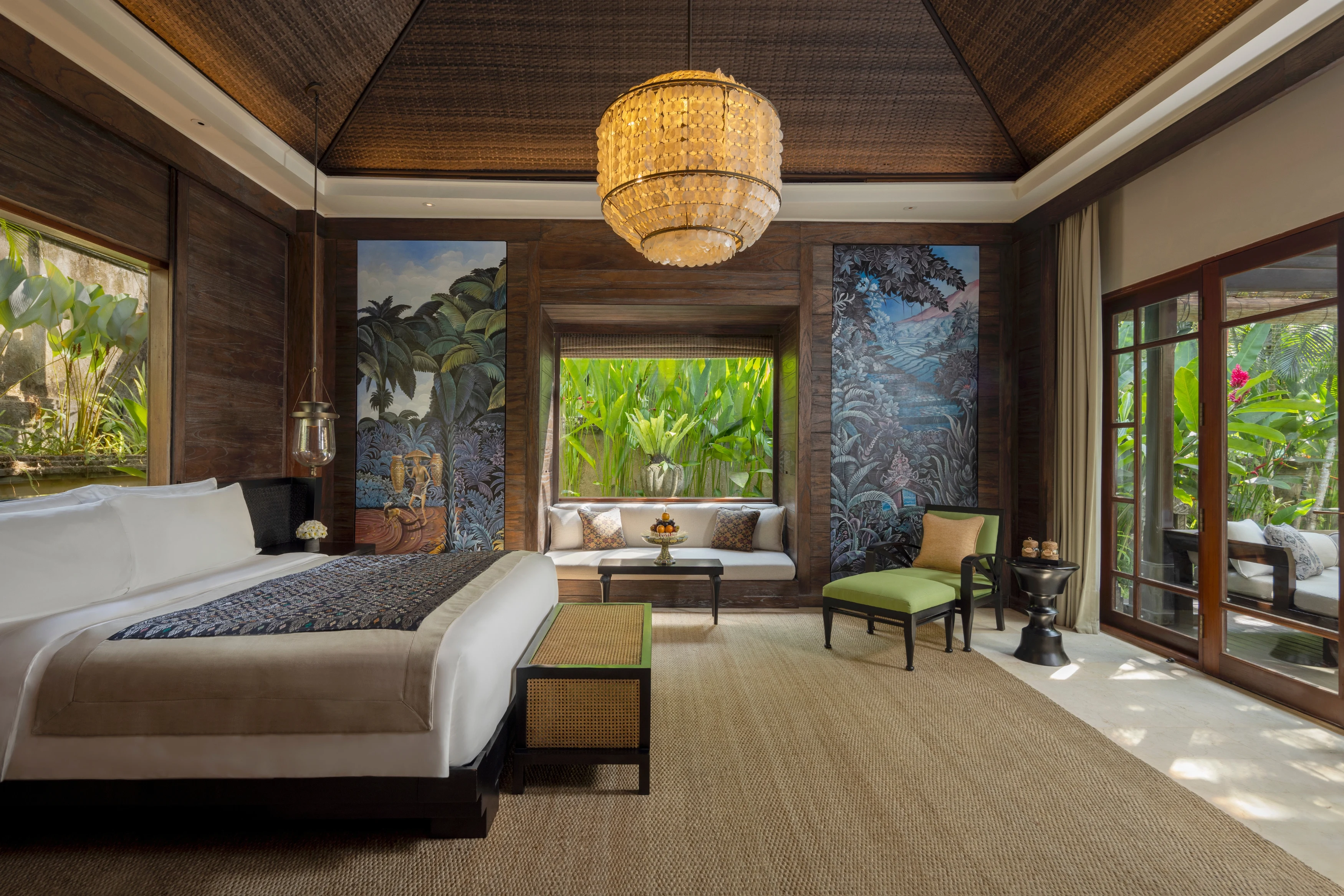 ID-Accommodatie-Mandapa-by-ritz-Carlton-Ambar-Hotelkamer.webp