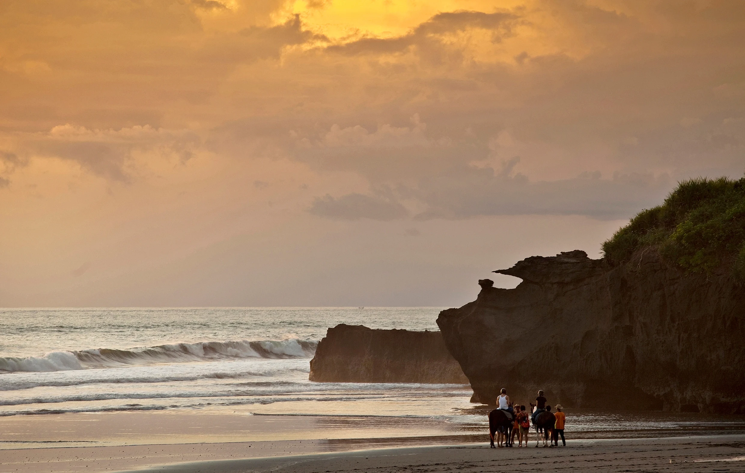 ID - Soori Bali - View to Black Sand Beach and Peninsula.webp