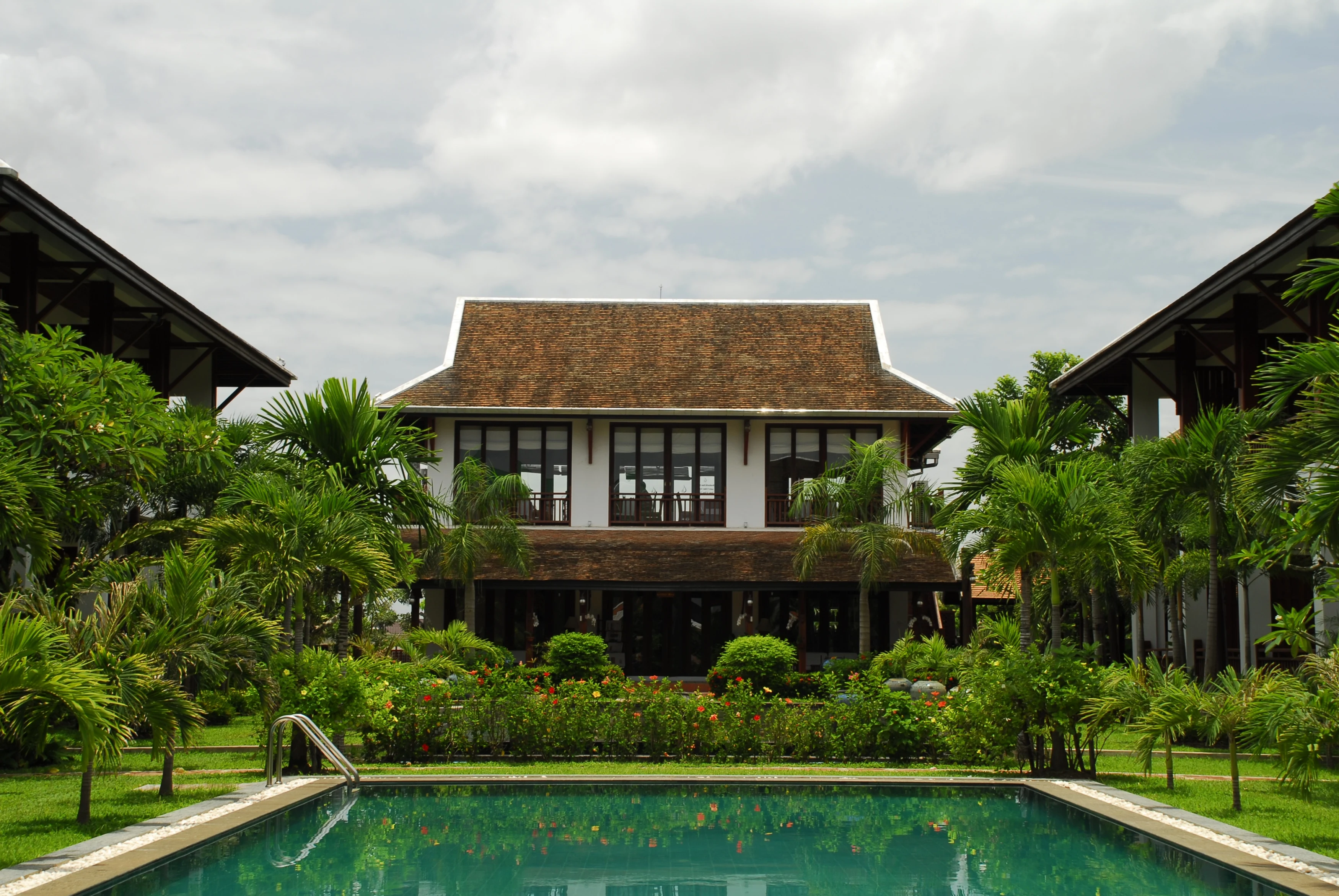 LA - Green Park Boutique Hotel - Pool.webp