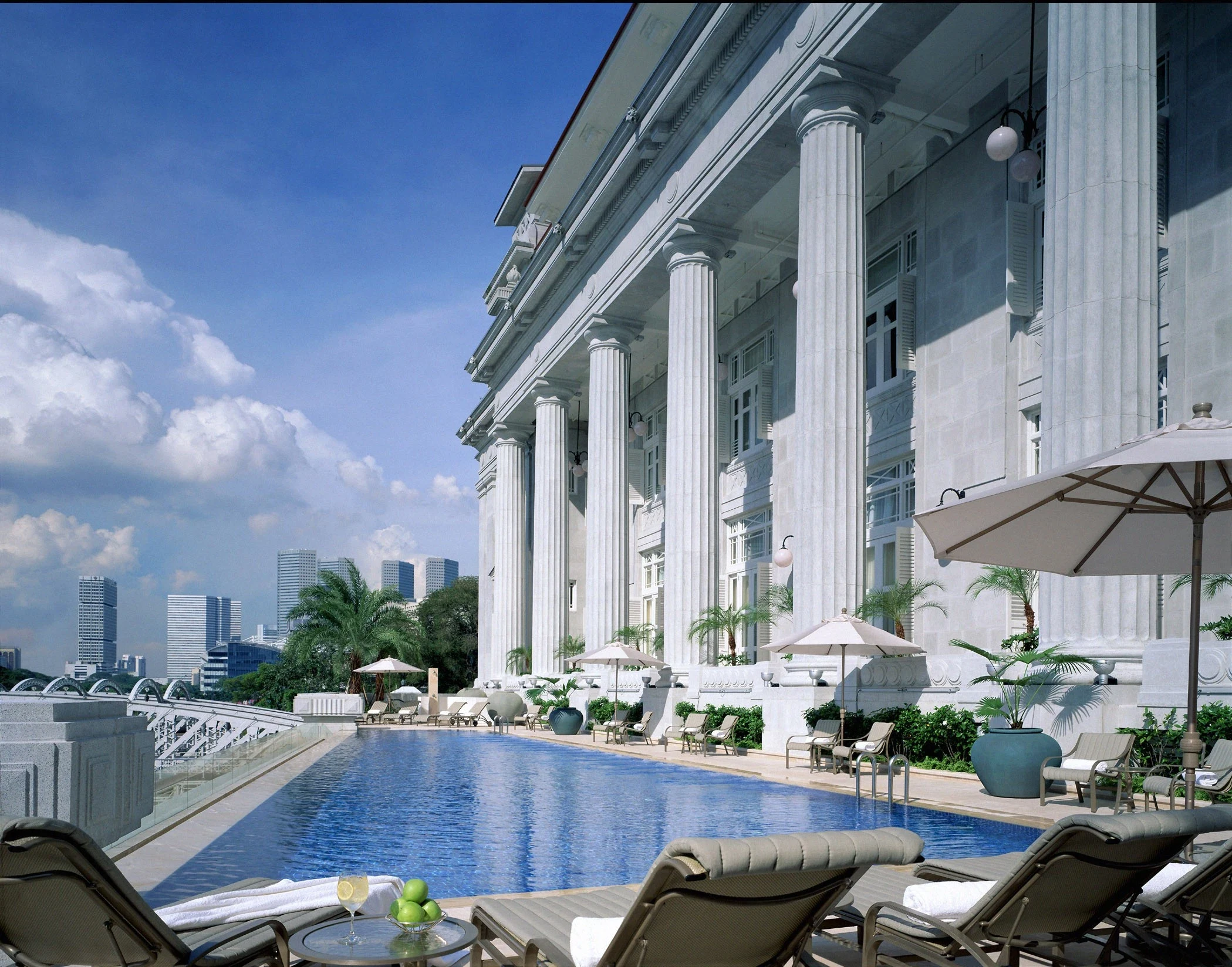 SG - The Fullerton - Infinity Pool.webp