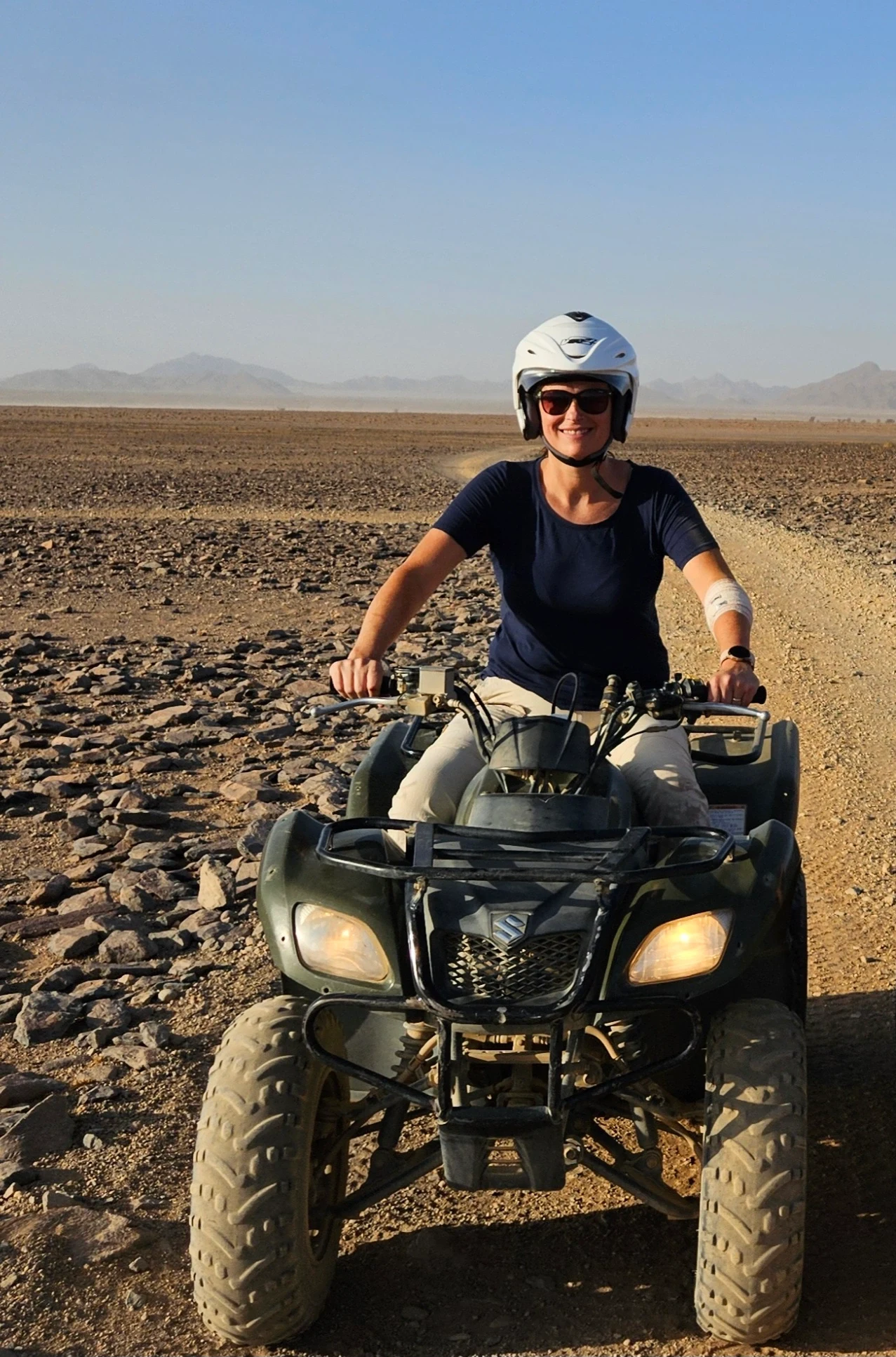 NA - Sheila op Quadbike Excursie Kulala.webp