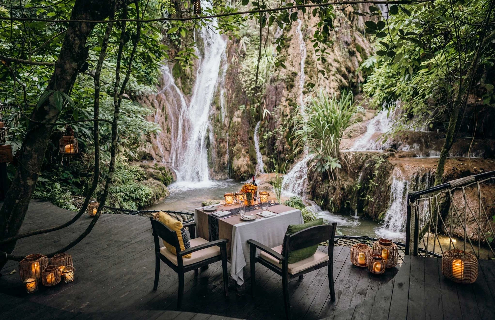 VN - Avana Retreat - Waterfall dining 2.webp