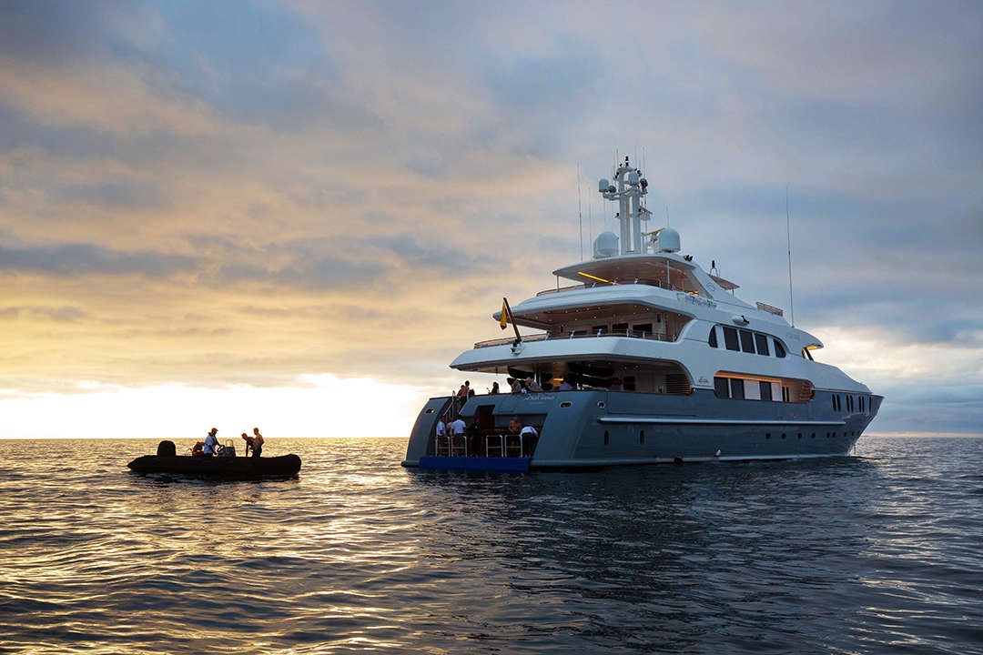 EC-Tour-Aqua-Mare-Galapagos-header-compressed.jpg