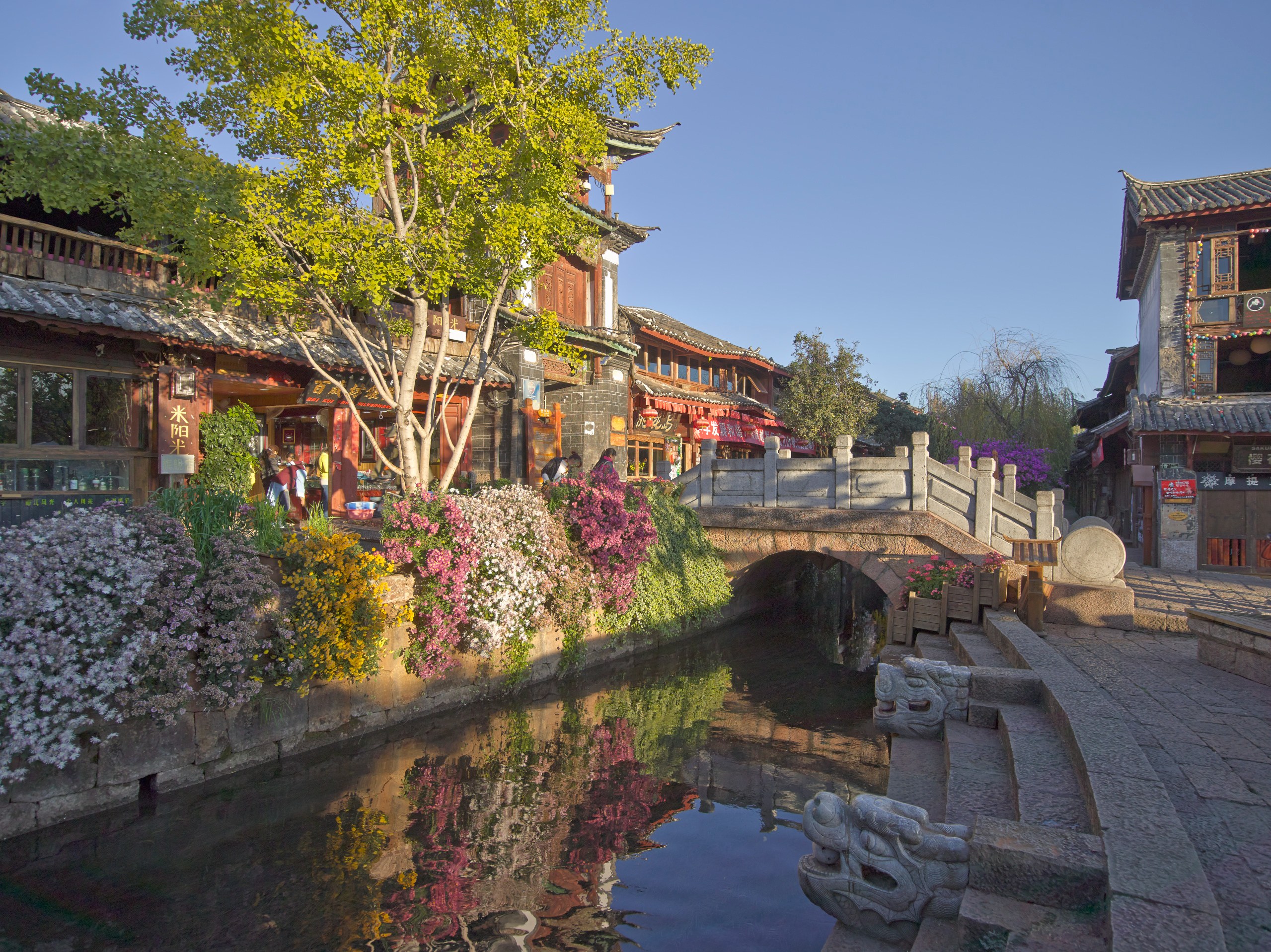 CN - Amandayan - Lijinag Old Town Bridge.jpg