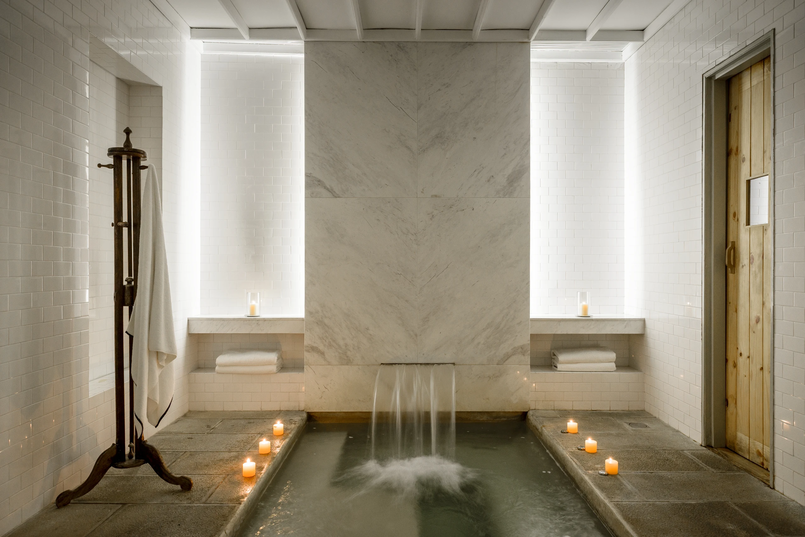 LK-Amangalla-Massage-Pool.webp