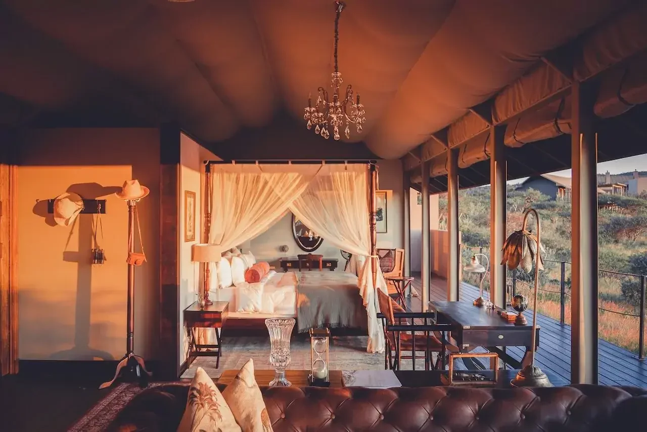 NA-Accommodatie-Gmundner-Lodge-bedroom.webp