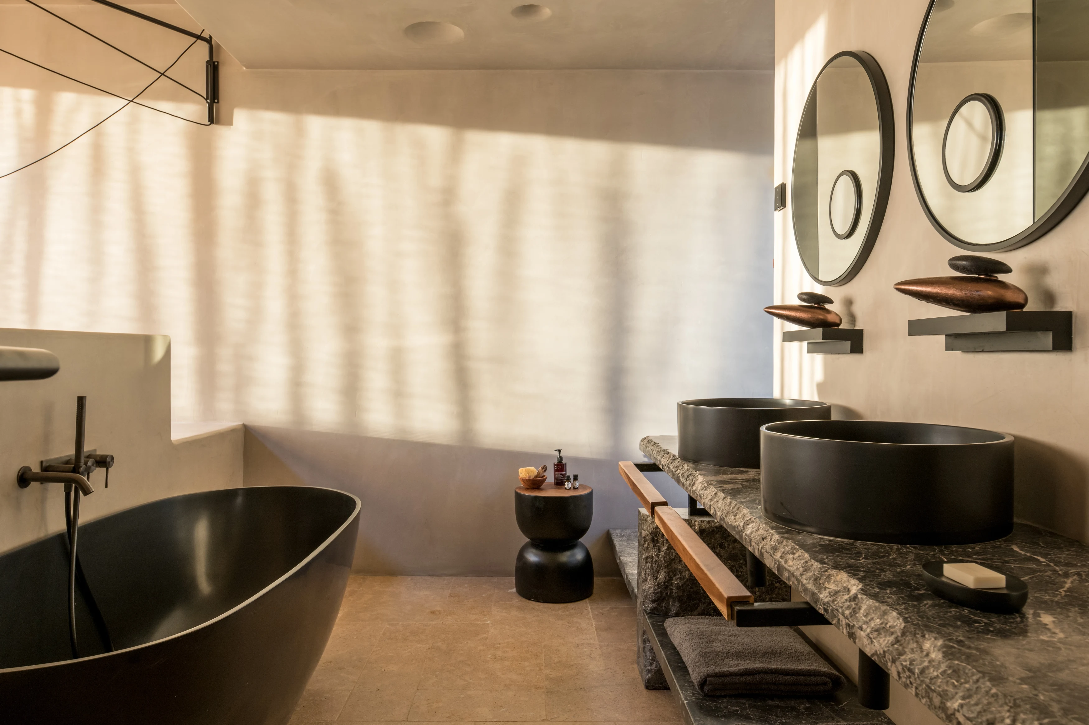 GR - Acro Suites - Wave suite bathroom.webp
