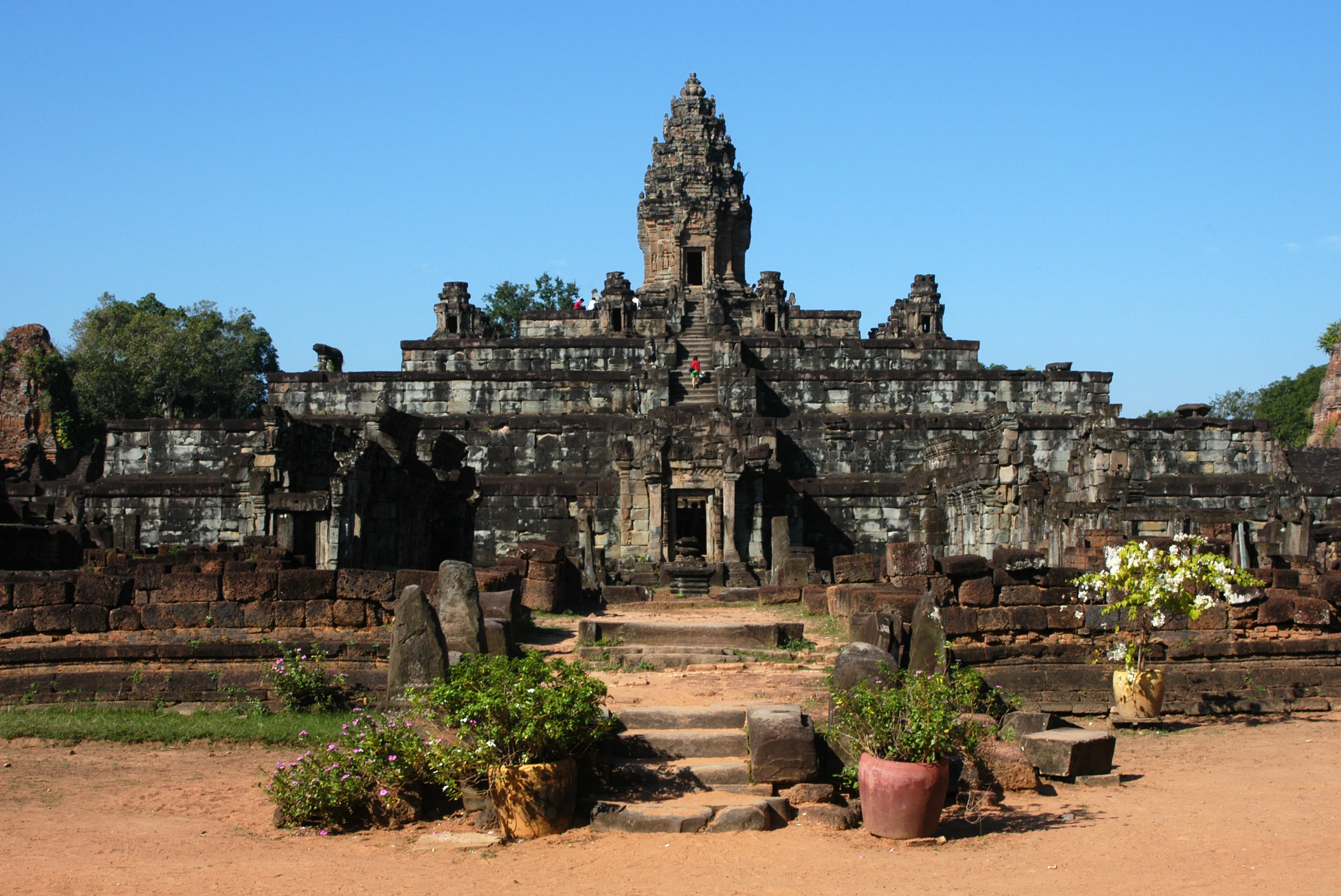 KH - Biking Rolous - Bakong temple (2).webp