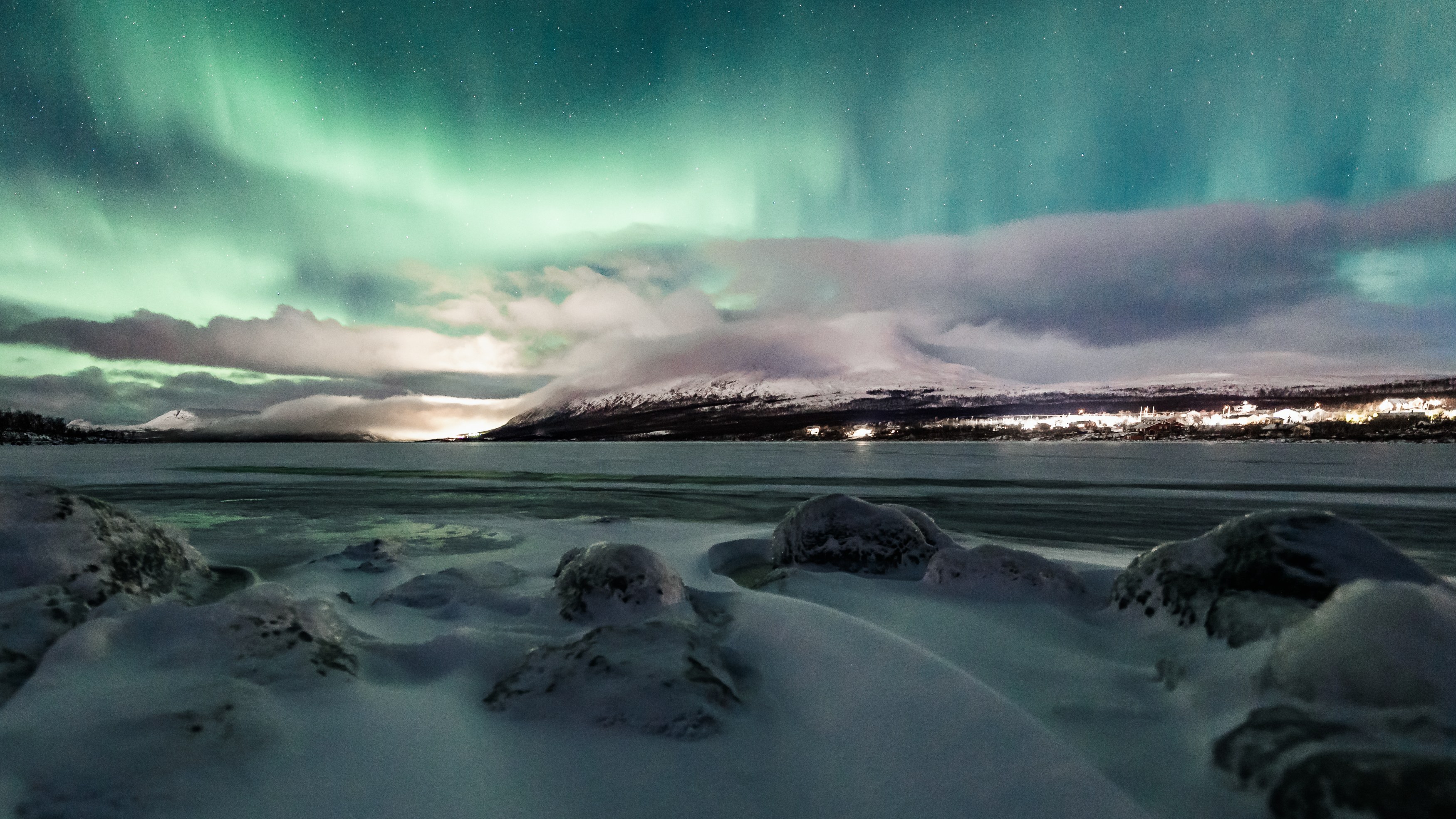 FI - Accommodatie - Cahkal Hotel - Northern lights at Cahkal Hotel.jpg