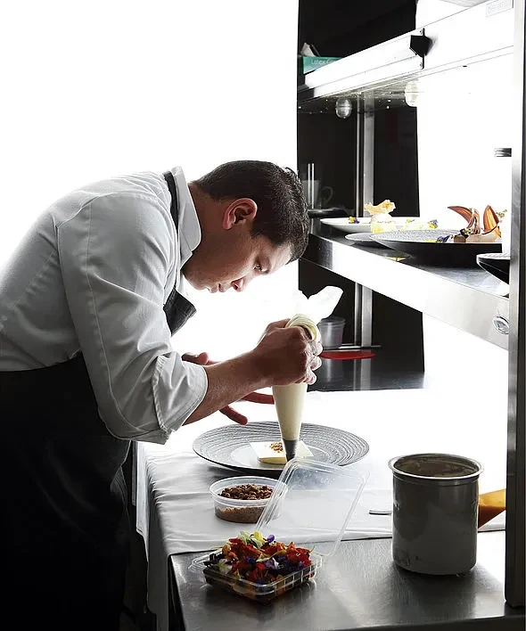 ZA-The_Saxon-_Chef_at_work.webp