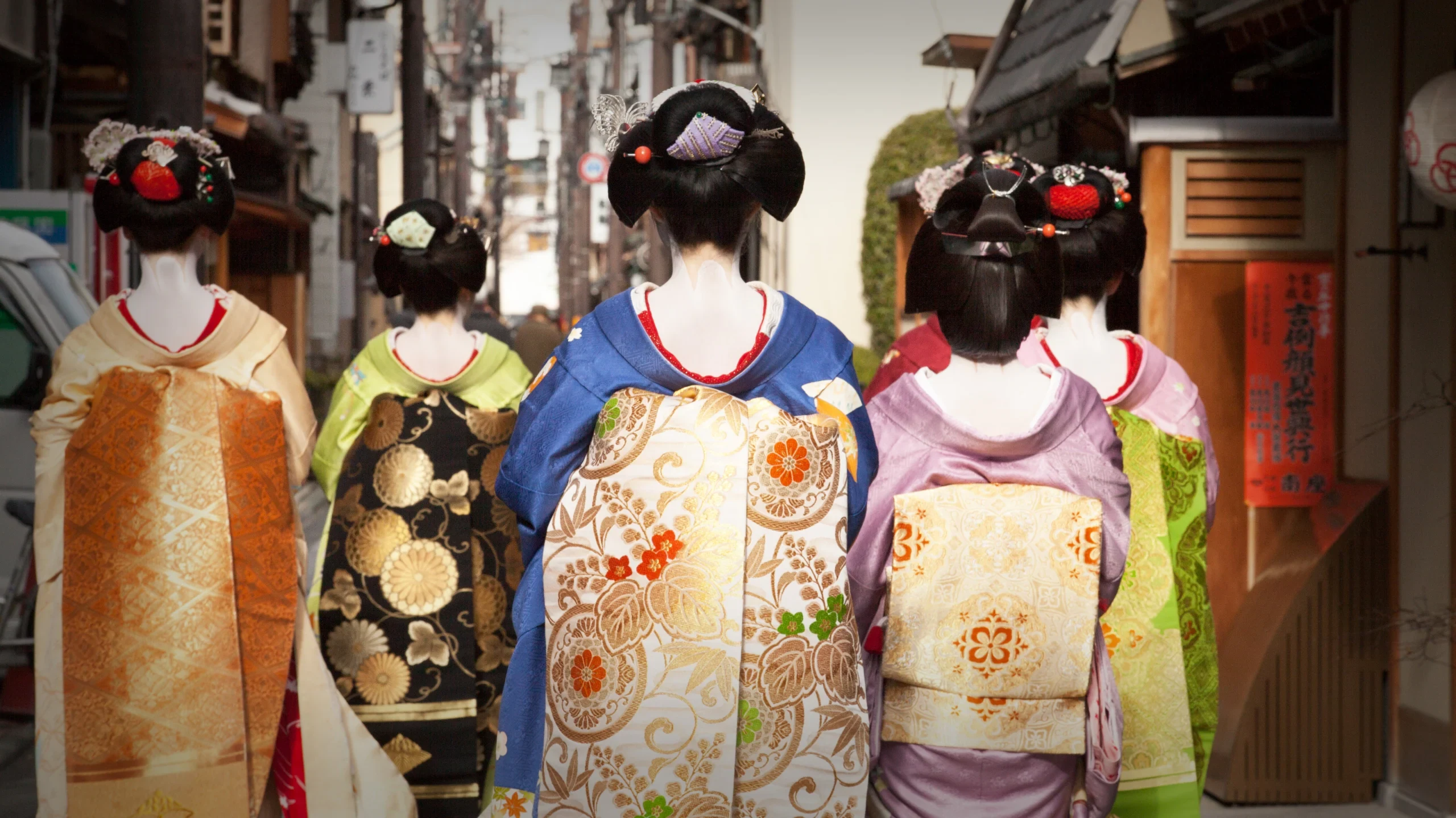 JP-Hyatt Regency Kyoto-geishas.webp