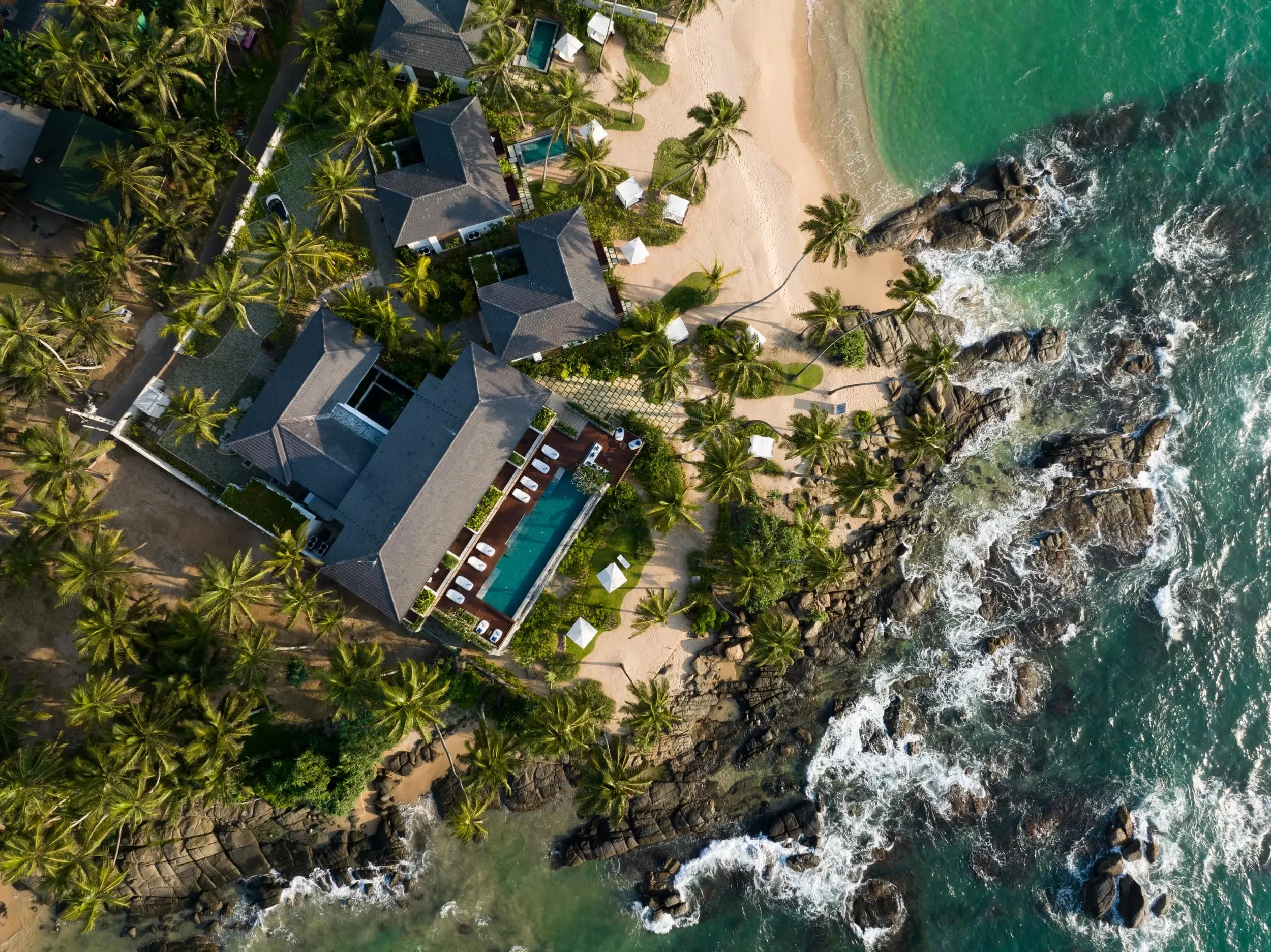 LK - Accommodatie - Ahu Bay - Aerial view.webp