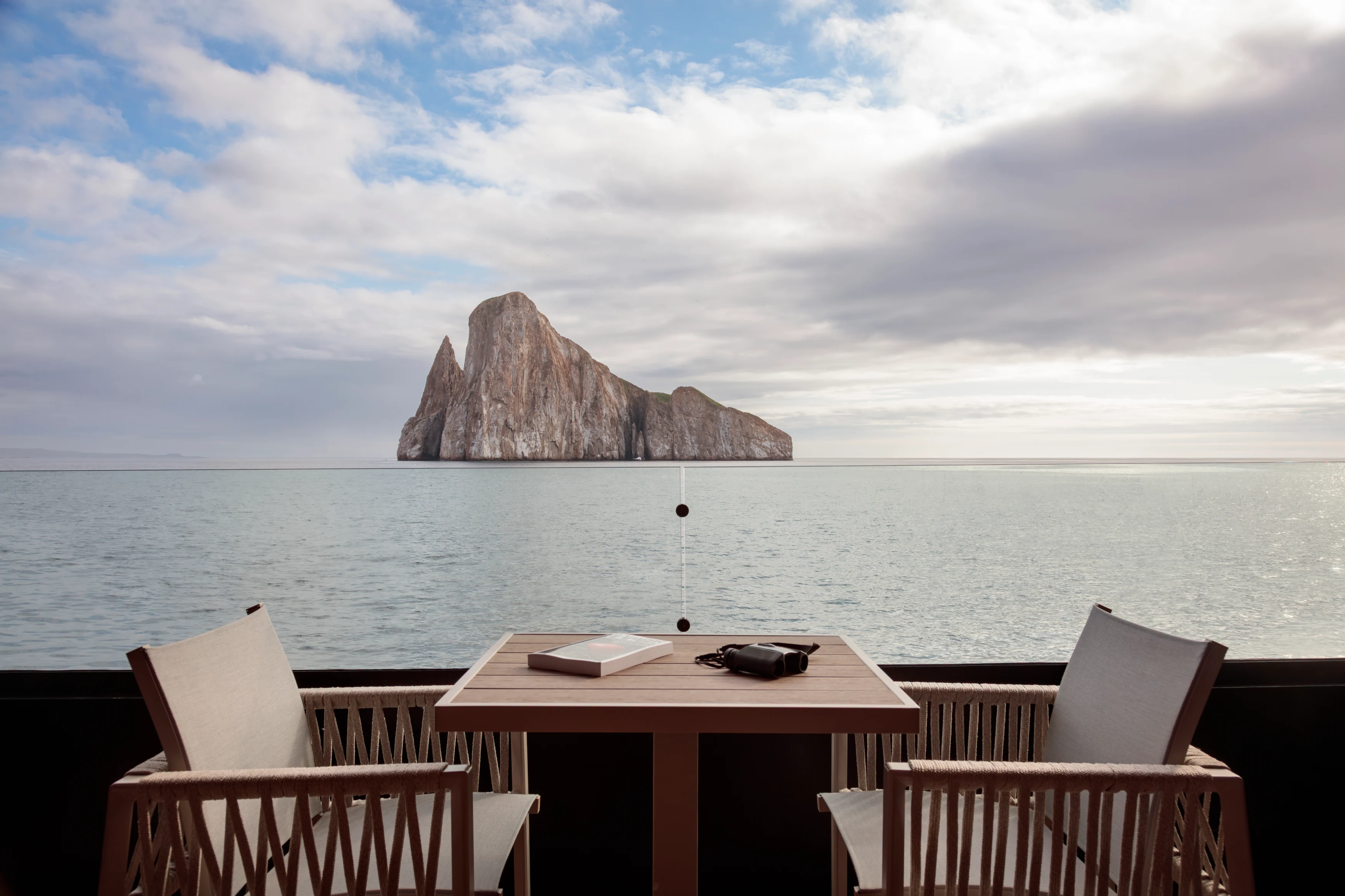 EC-Accommodatie-Hermes-Catamaran-Balcony-View.webp
