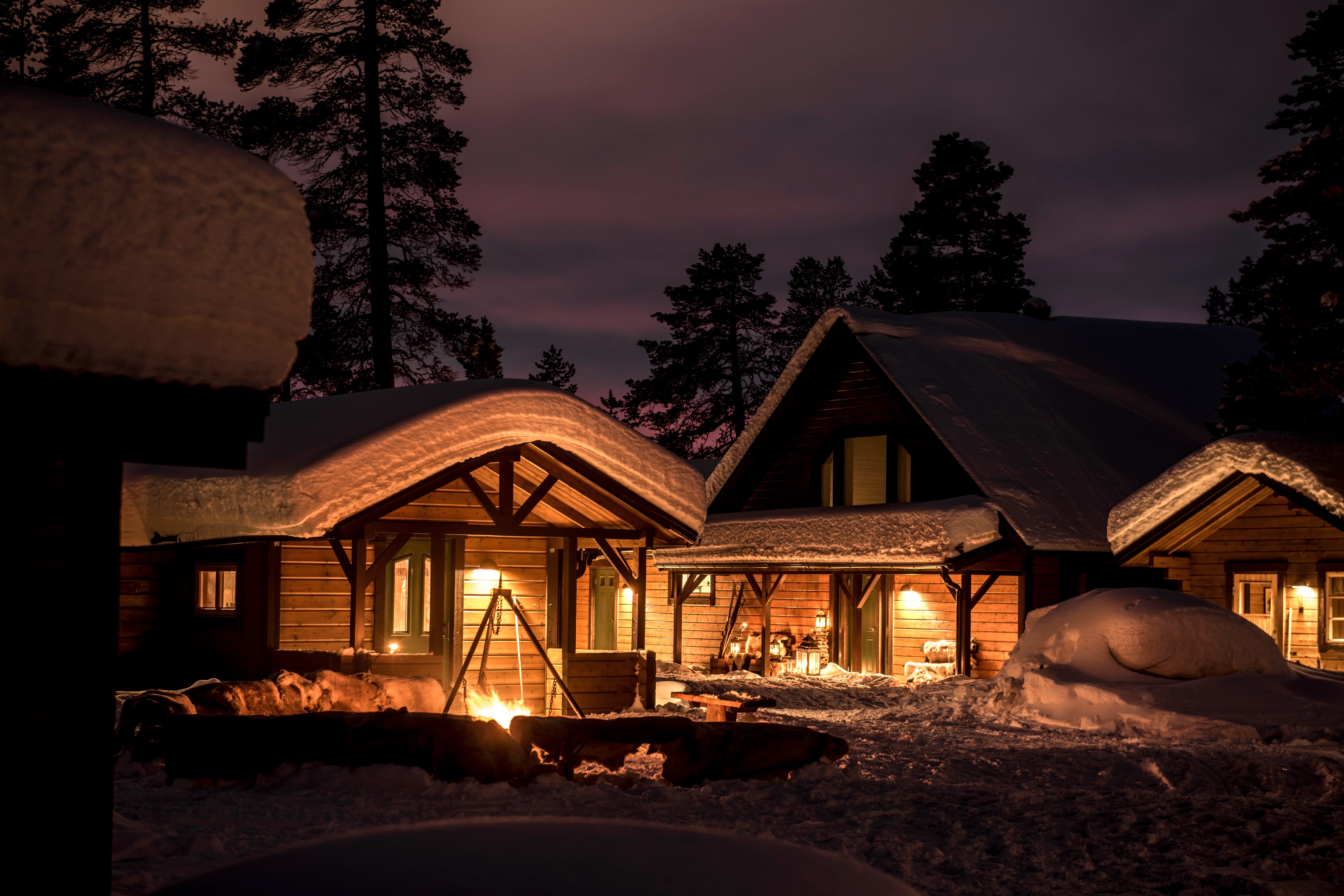SE - Fjellborg Arctic Lodge at night.jpg