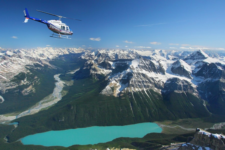 CA - Cathedral Mouintain Lodge - Helicopter tour - Activiteit .jpg