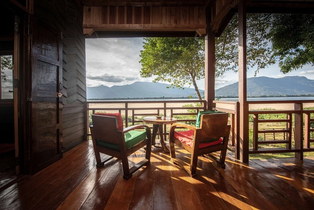LA - La Folie Lodge - Deck Chairsjpg.webp