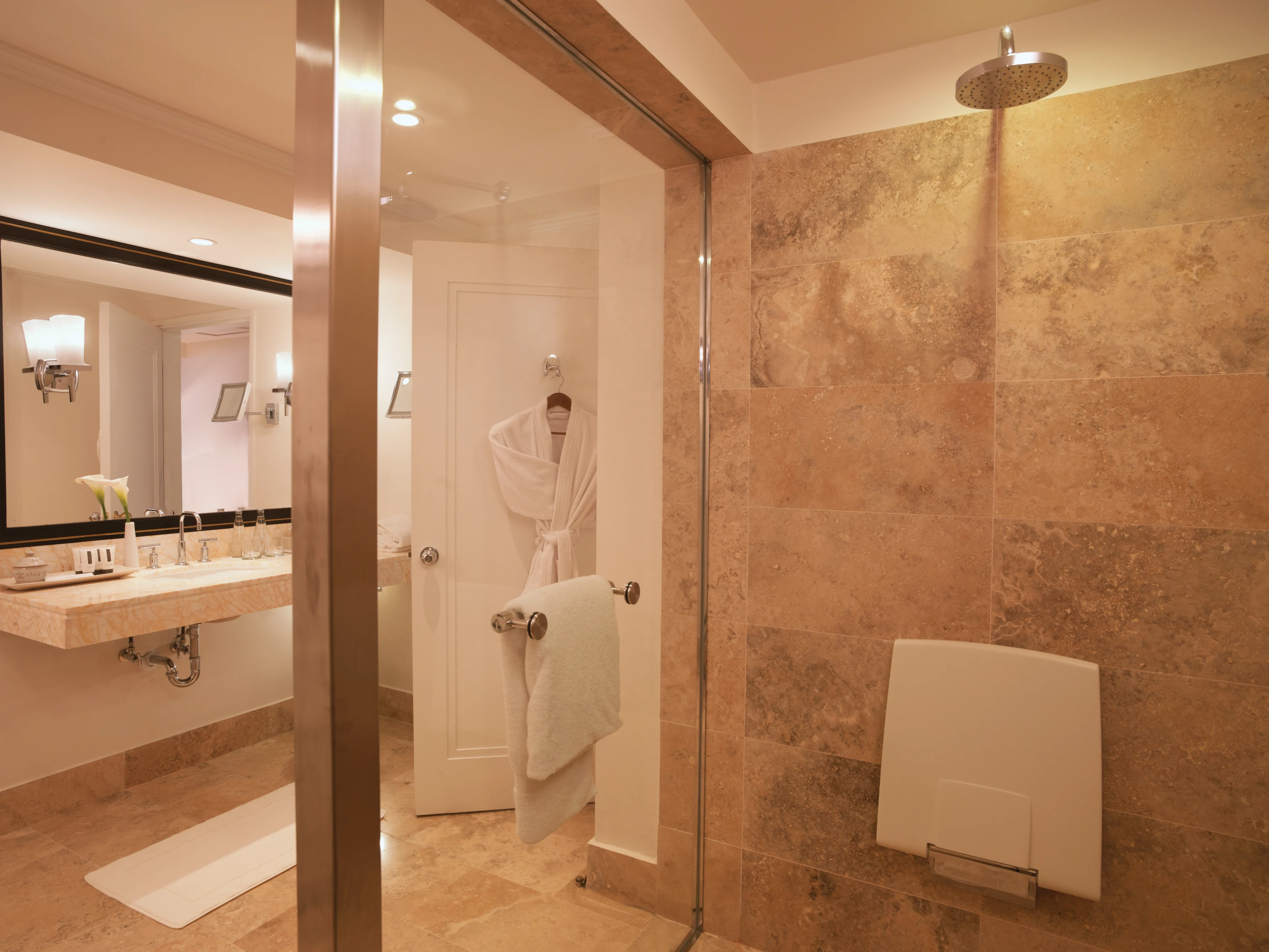PE - Miraflores Park - Bathroom.webp