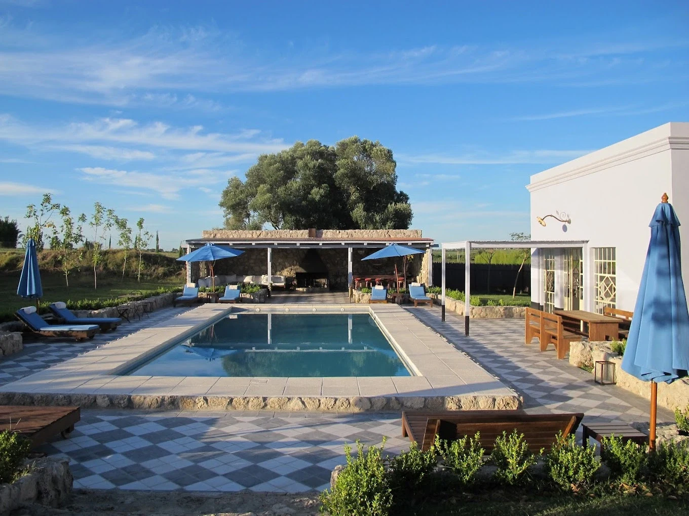 UY-Accommodatie-Narbona-wine-lodge-zwembad.webp
