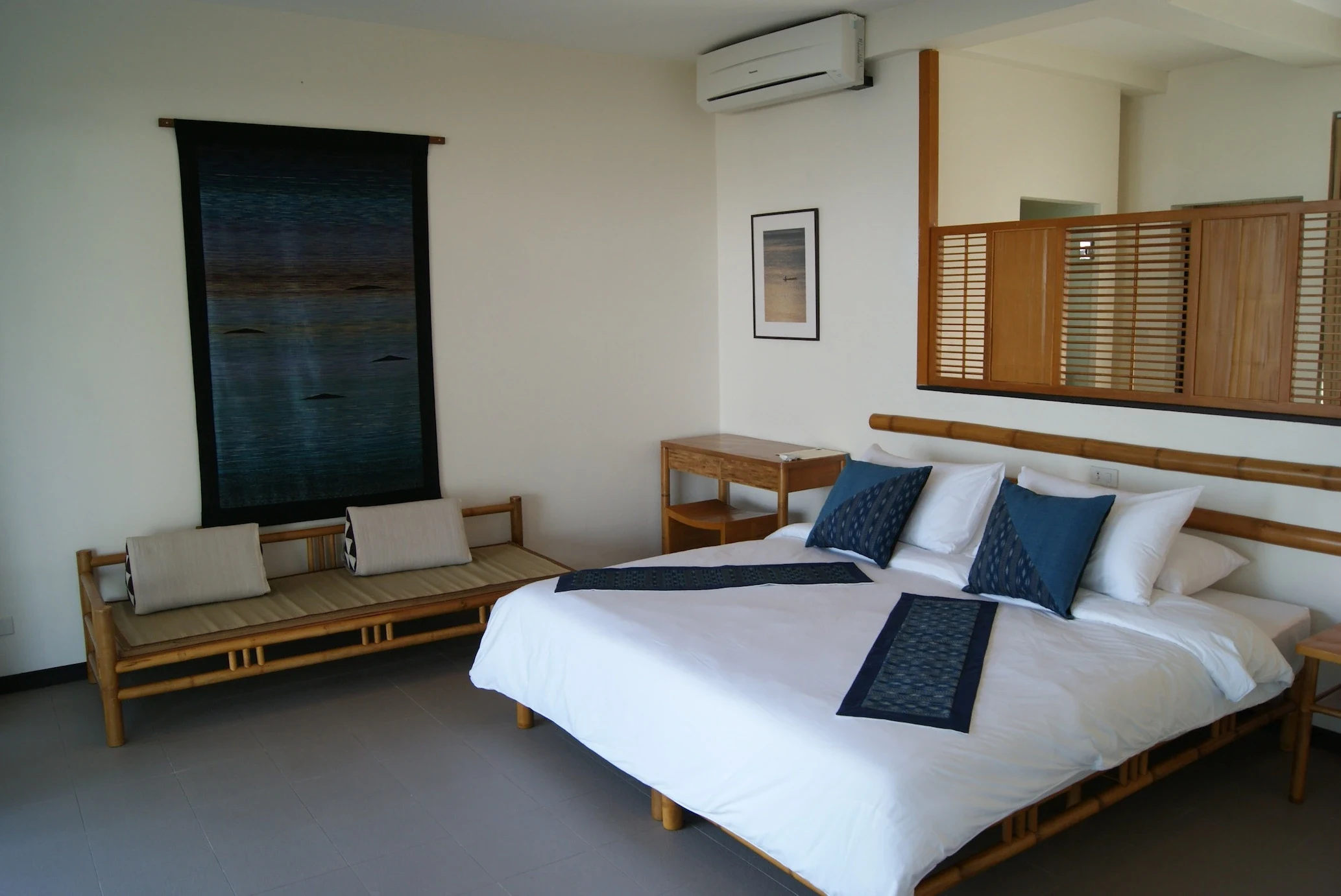 LA - The River Resort - Deluxe Room King-size Bed.webp