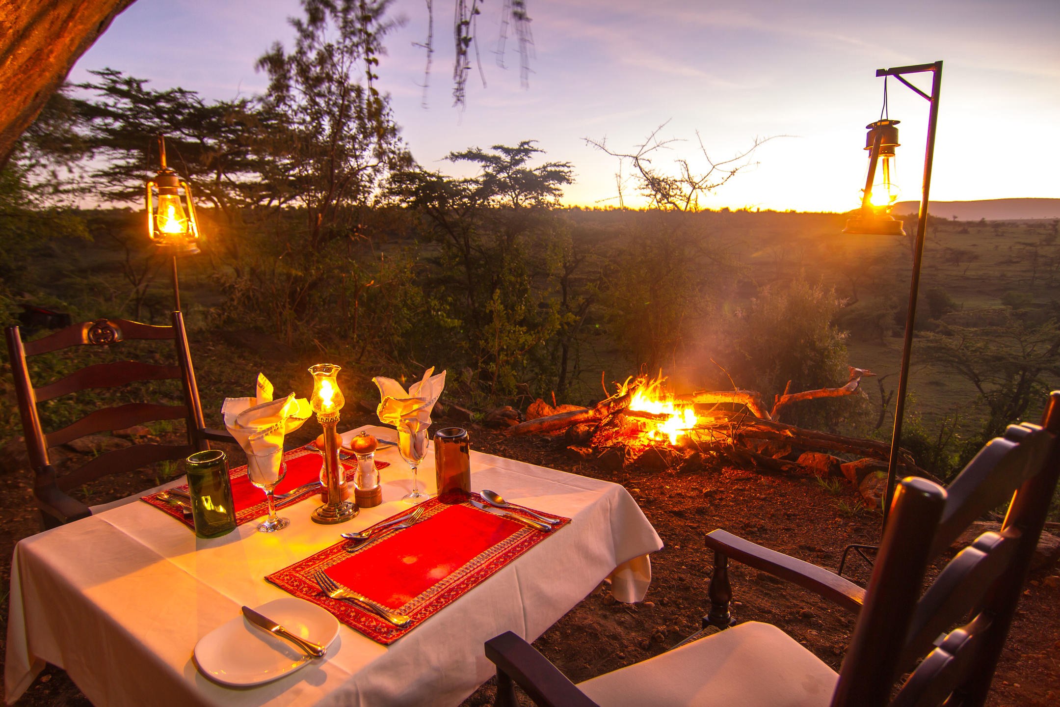 KE-Ol Seki Hemingways Mara-Cave dining.jpg